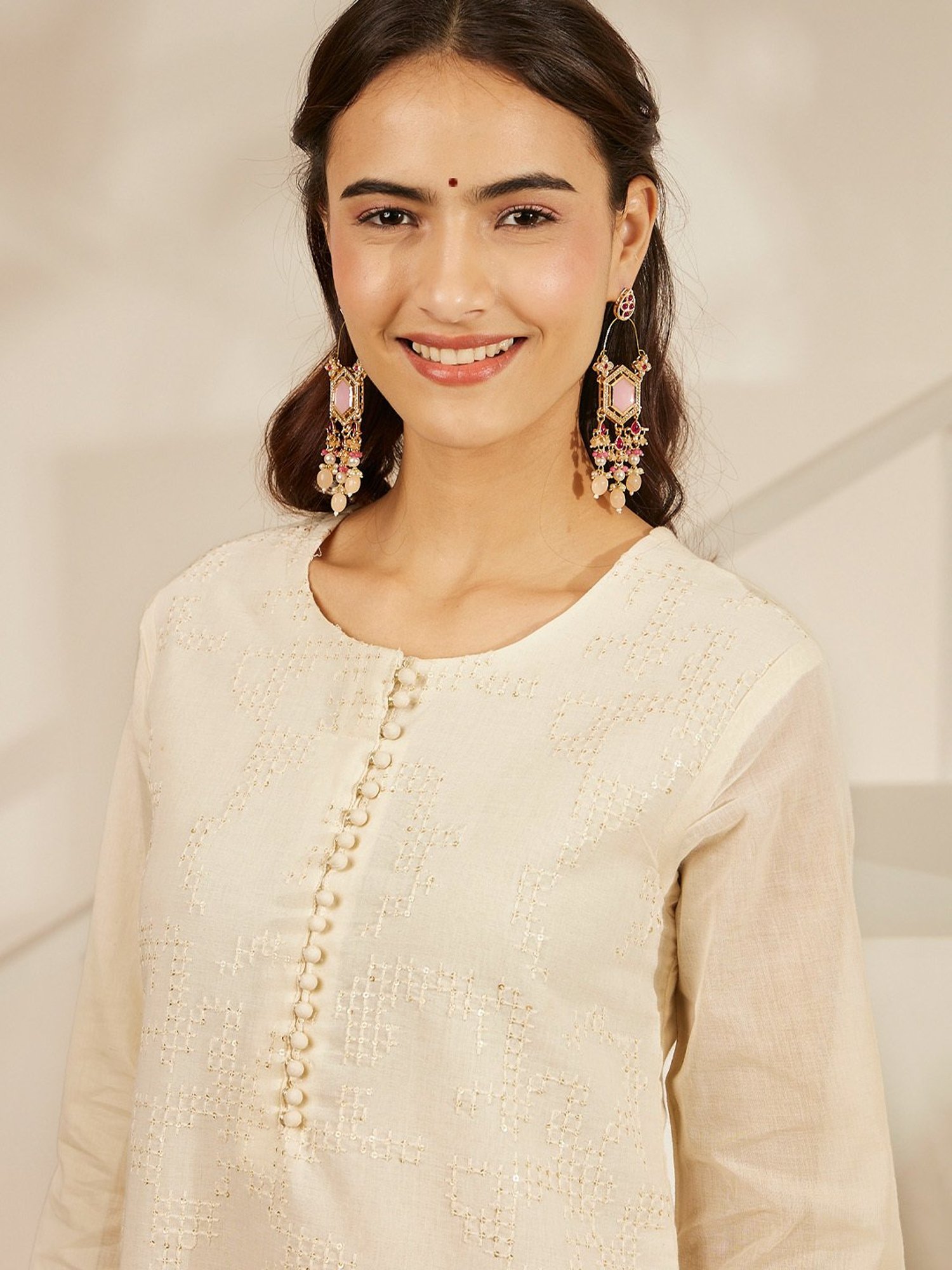 Daali Cream Mul Round Neck 3/4 Sleeves Summery Whites Kurta with Two Pockets