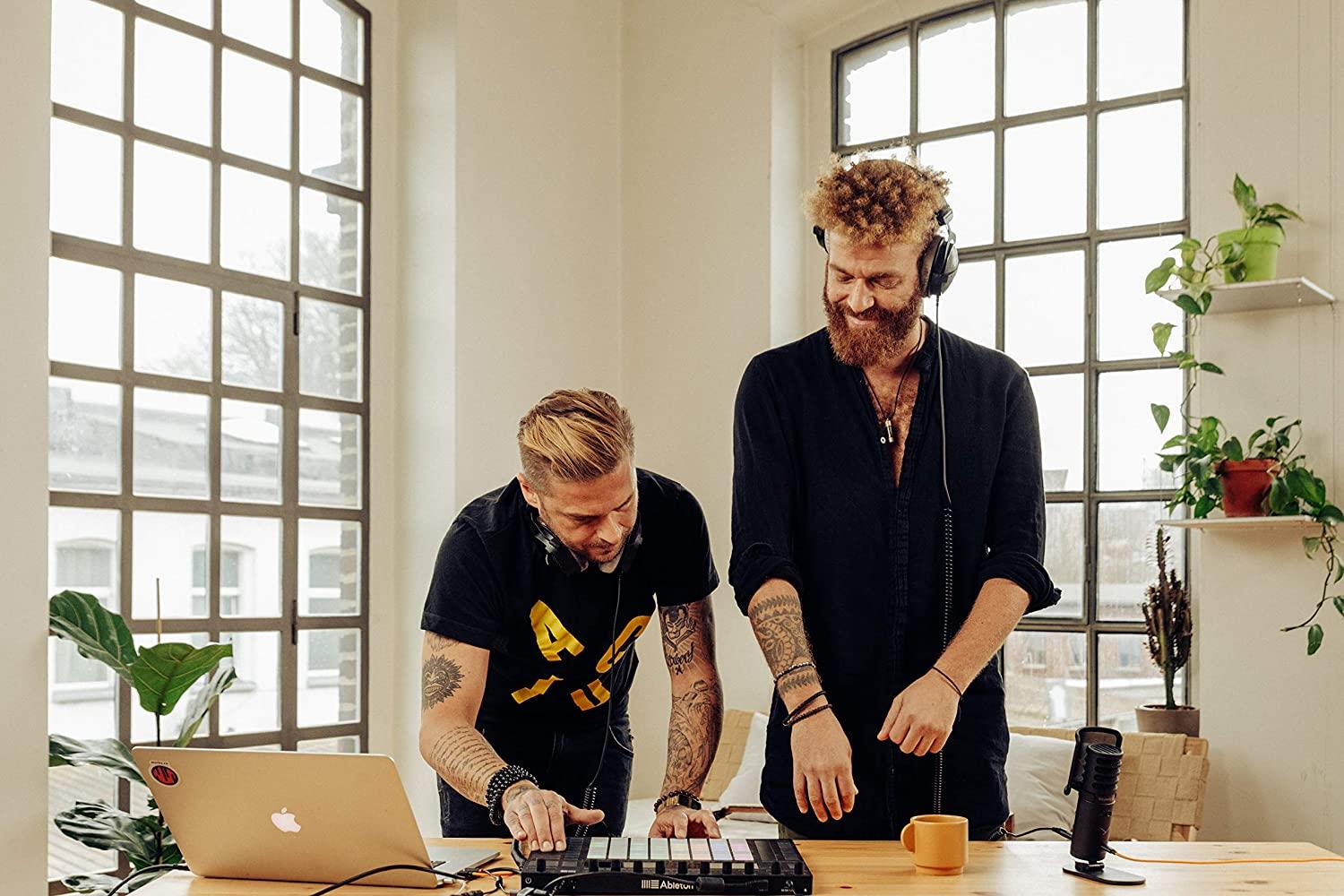 Beyerdynamic FOX Recording Gaming Twitch Streaming Microphone Game Mic+Stand