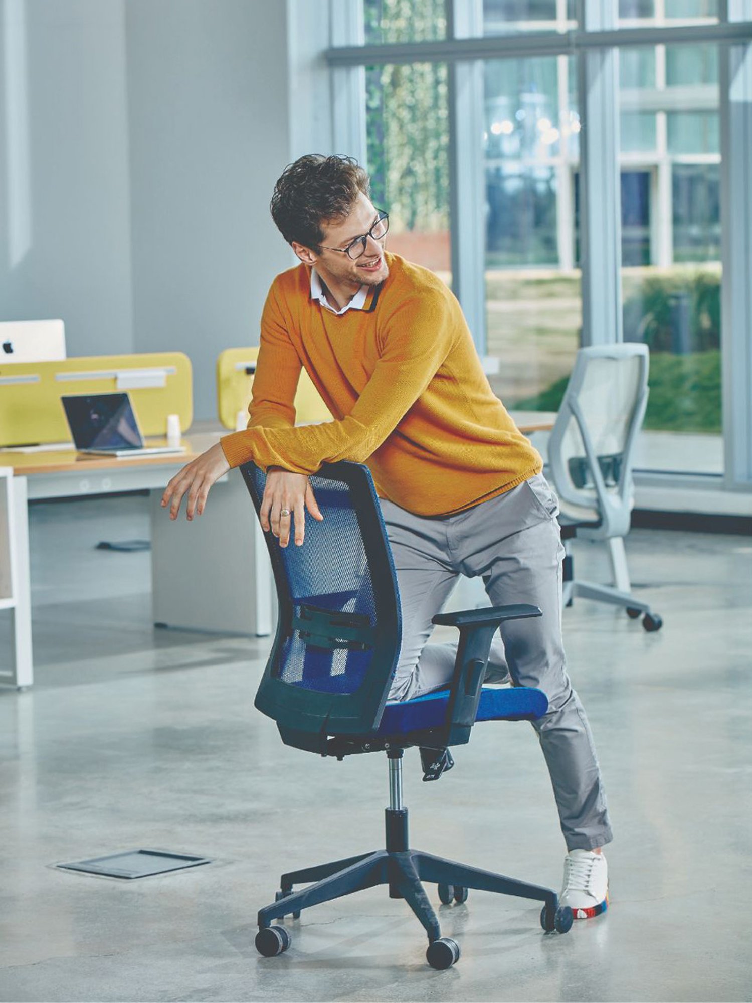 HNI India Quip Black PU Foam Armrest Office & Study Desk Chair