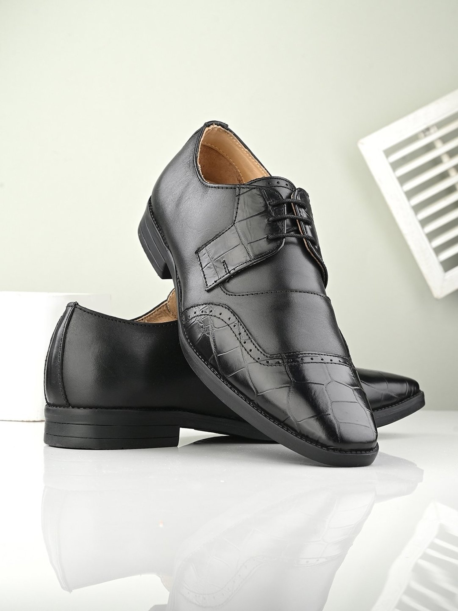 Clog London Men's Black Derby Shoes