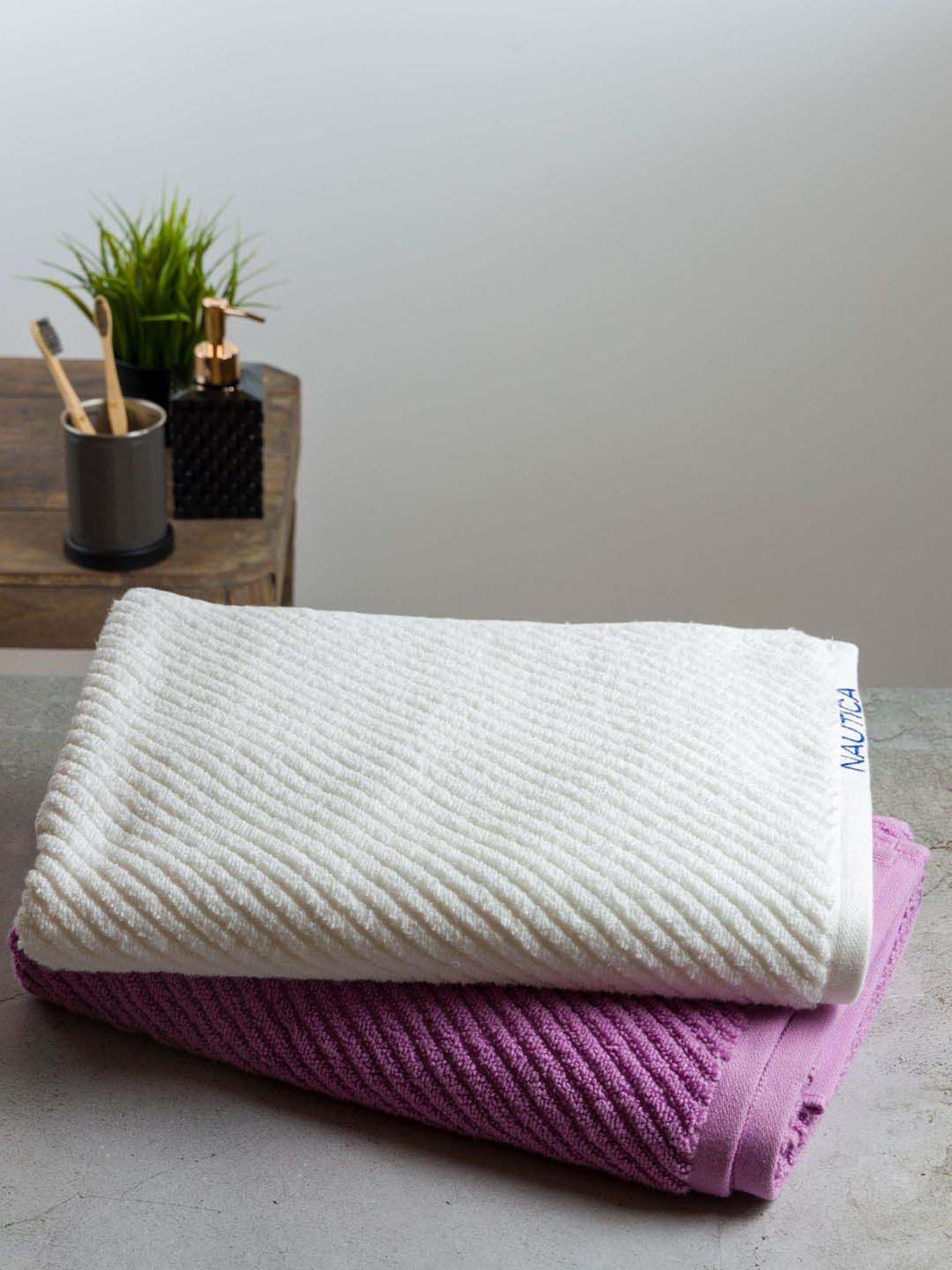 Nautica Cross View White & Lilac Cotton 600 GSM Fluffy Zero Twist Bath Towel - Set of 2