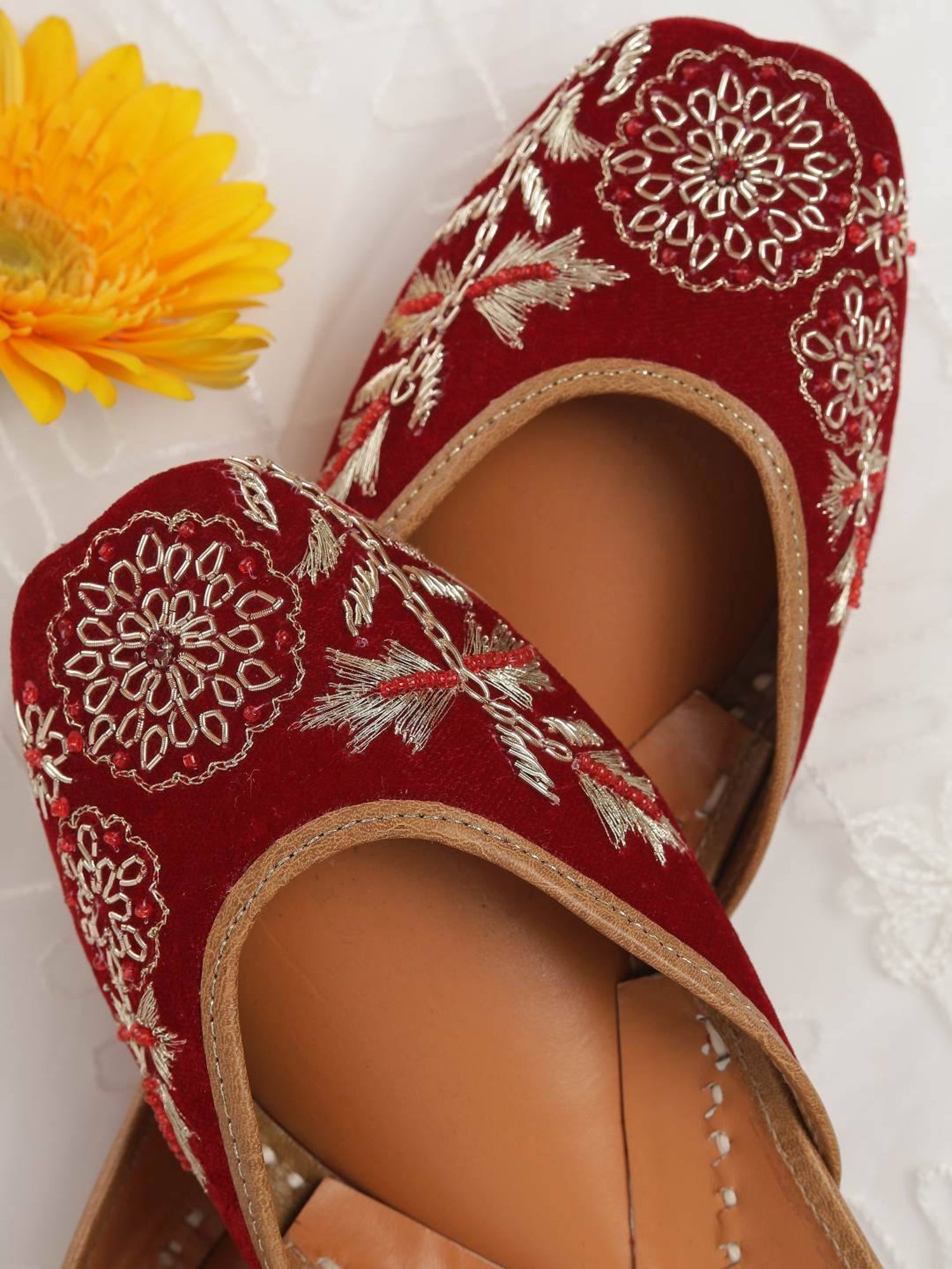 Glam Story Women's Maroon Ethnic Juttis