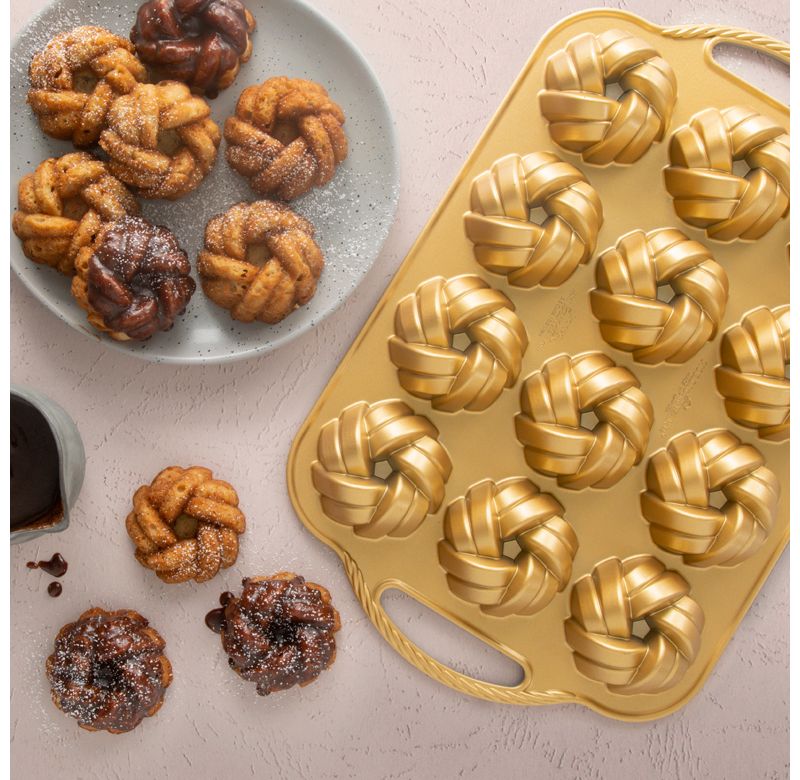 Fat Daddio's Anodized Aluminum Round Cheesecake Pan w/ Removable Bottom, 9 x 3"