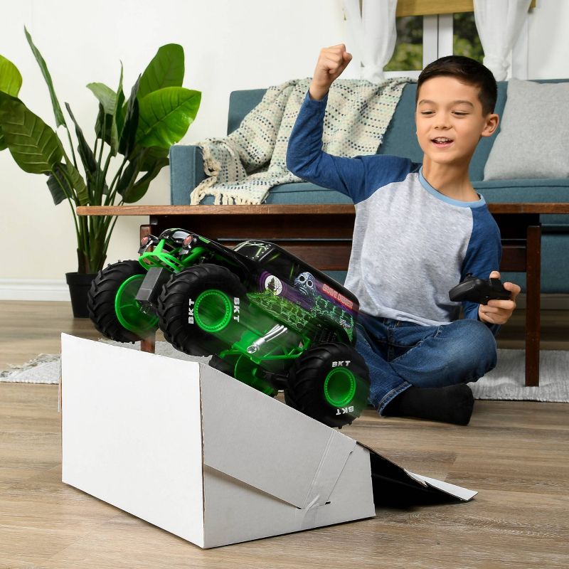 Monster Jam Official Grave Digger Remote Control Truck 1:15  Scale,  2.4GHz