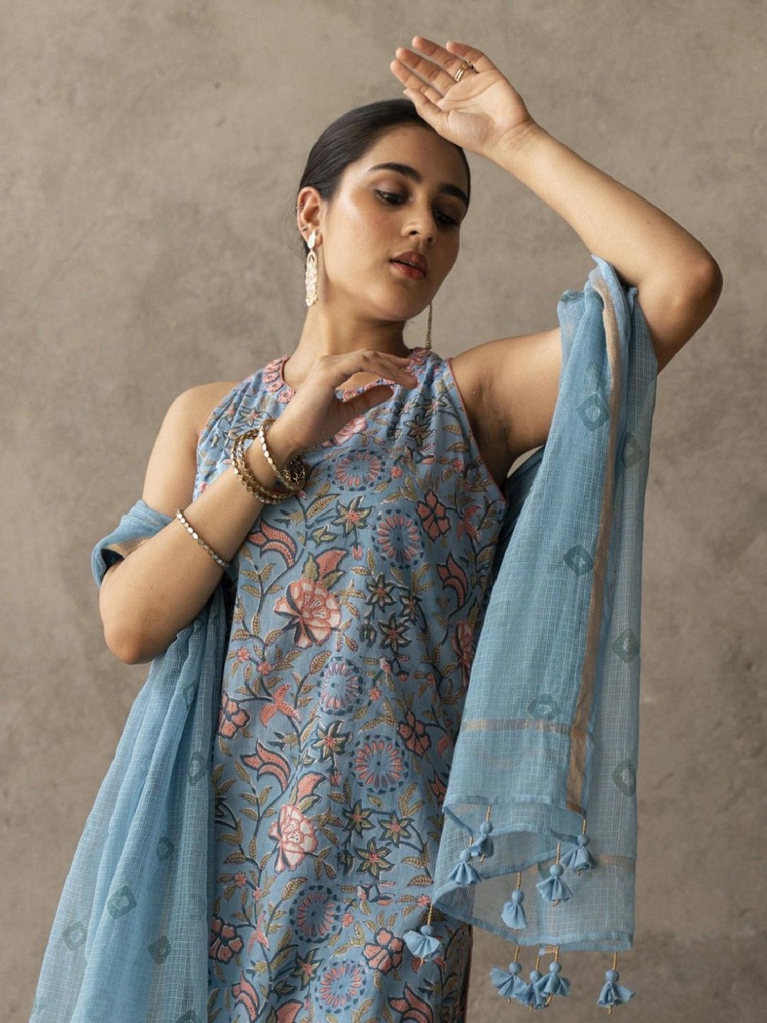 Akiso Reet Blue Block Printed And Embroidery Detailed Straight Fit Sleevless Suit Set With Dupatta