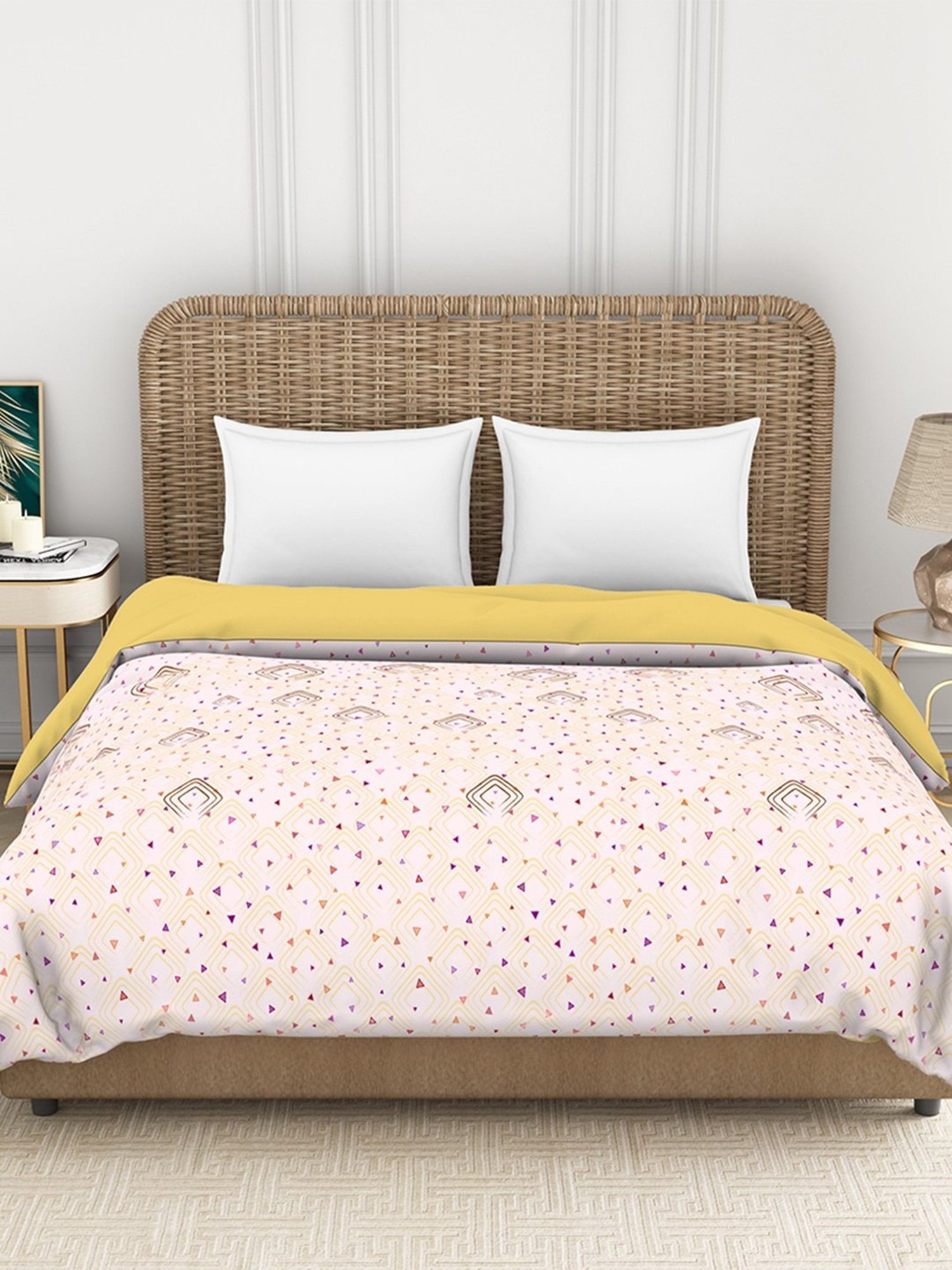 Welspun Bliss Light Silver & Blue Microfibre 120 GSM Shell Double Bed Quilt