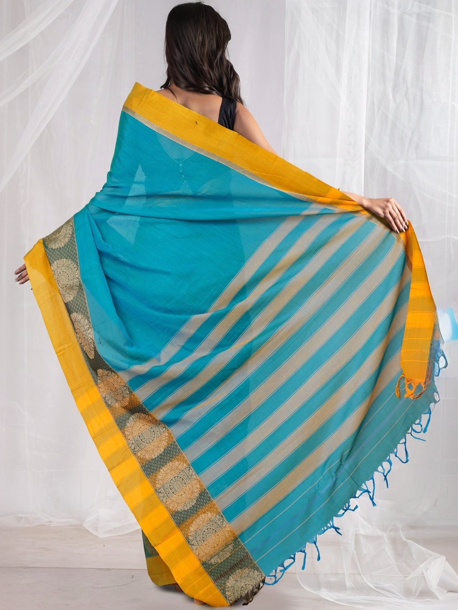 Unnati Silks Peacock Blue Cotton Woven Saree With Unstitched Blouse