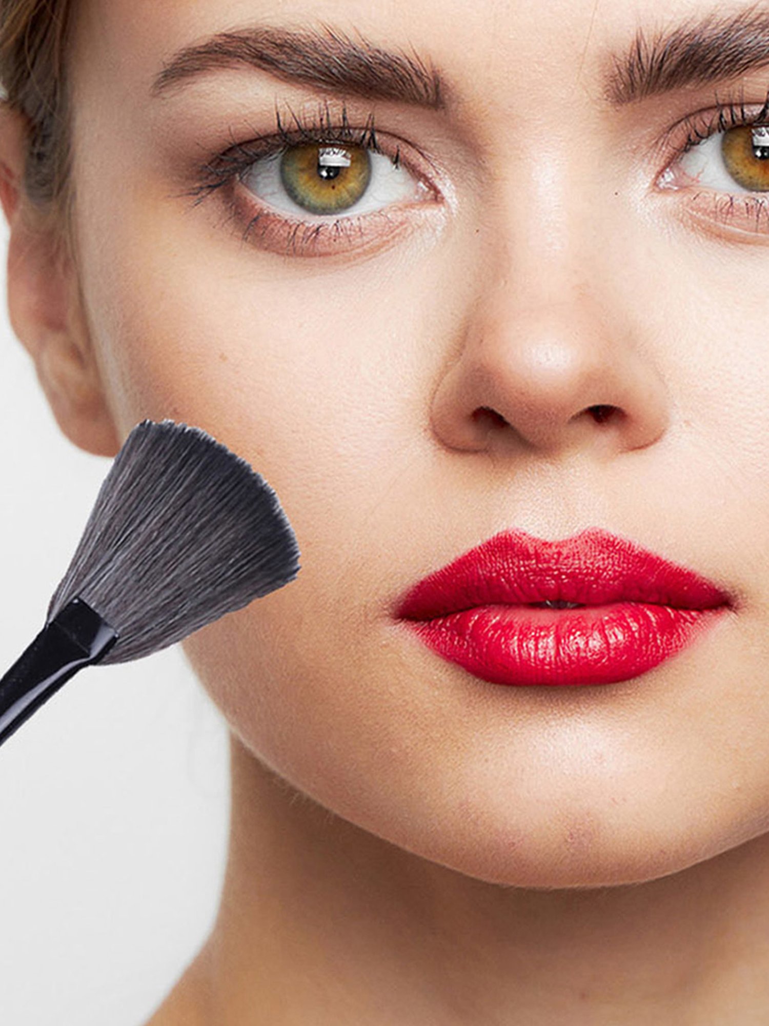 Bronson Professional Fan Brush