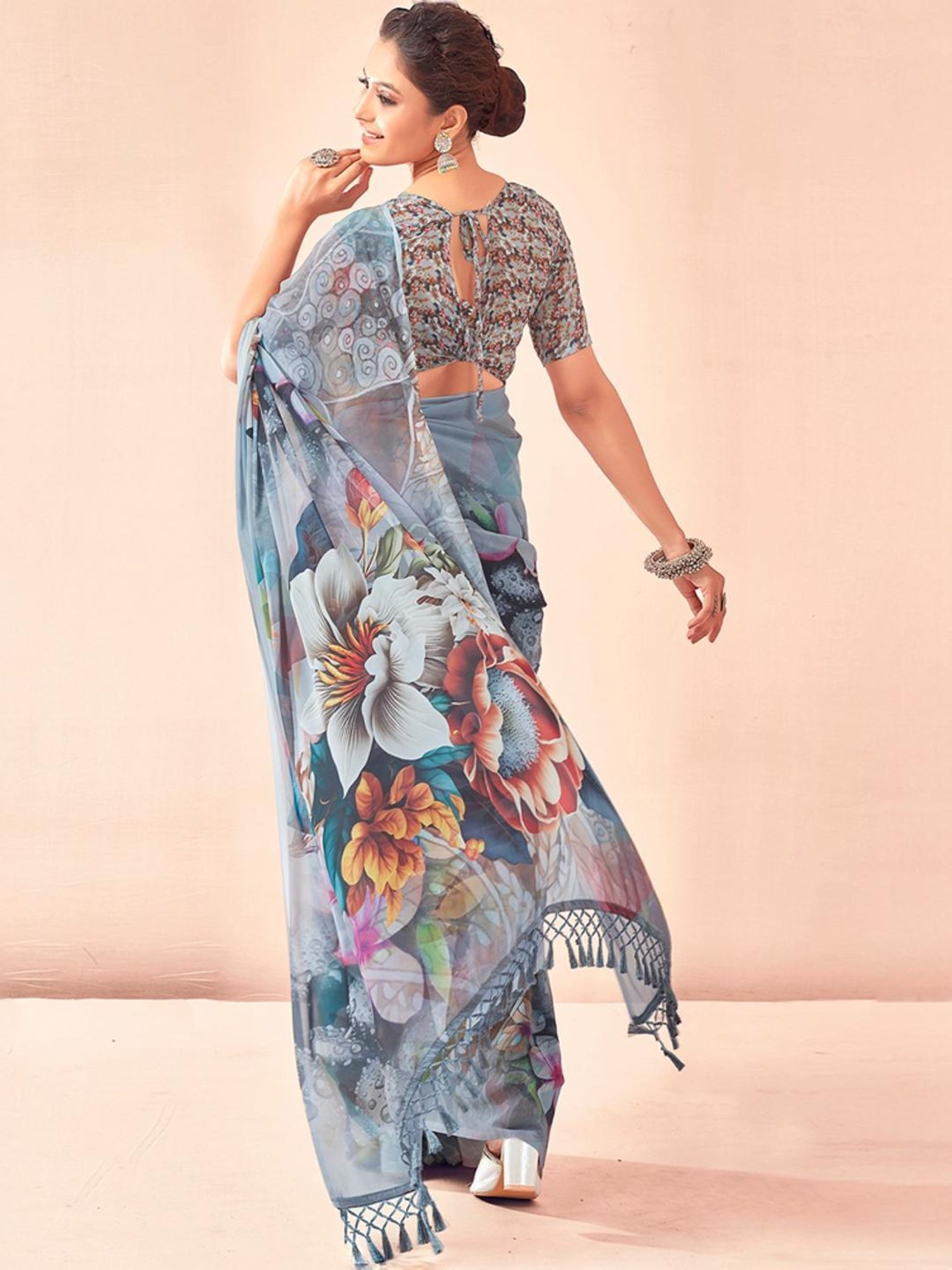 Satrani Grey Printed Saree With Unstitched Blouse