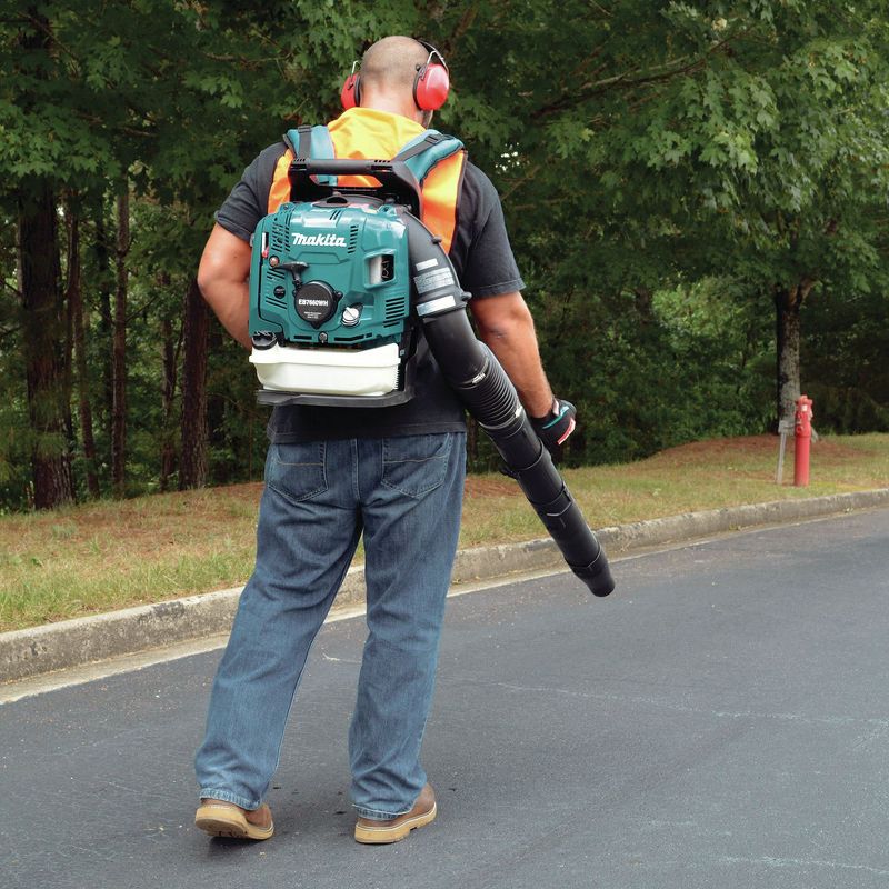 Black & Decker BV6000 12 Amp High Performance Two Speed Handheld Electric Mulcher Blower Vac