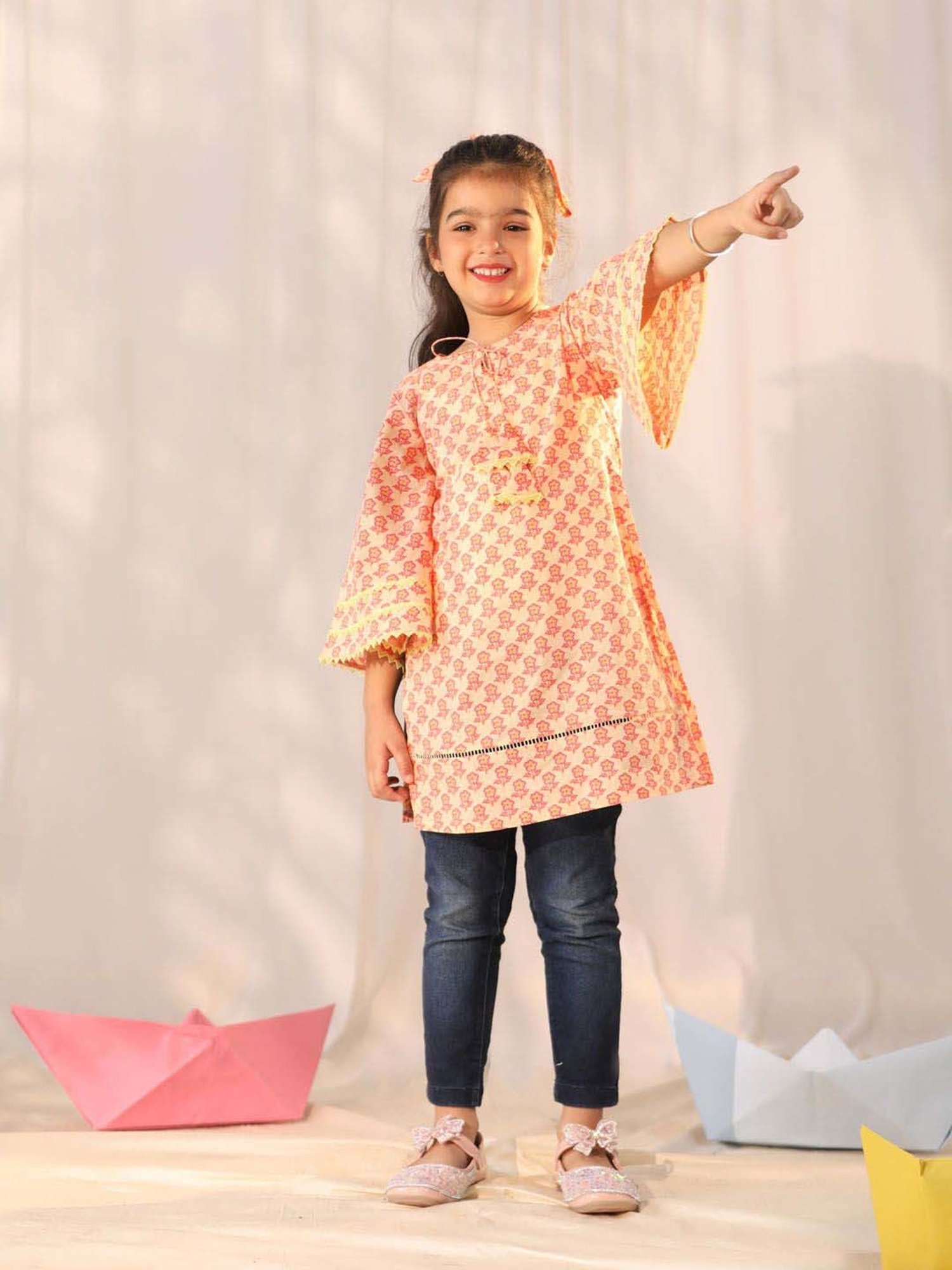 VASTRAMAY Girls Peach Cotton Floral Kurta