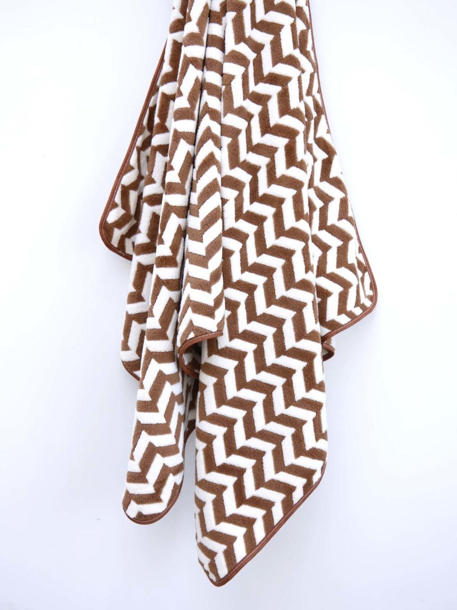 Ariana Brown & White Cotton 400 GSM Bath Towel with Attachment For Hanging - Set of 1