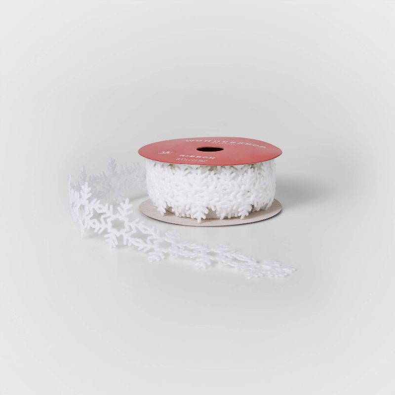 Flat Ribbon 5 End x 40' Gold/White/Silver - Wondershop™