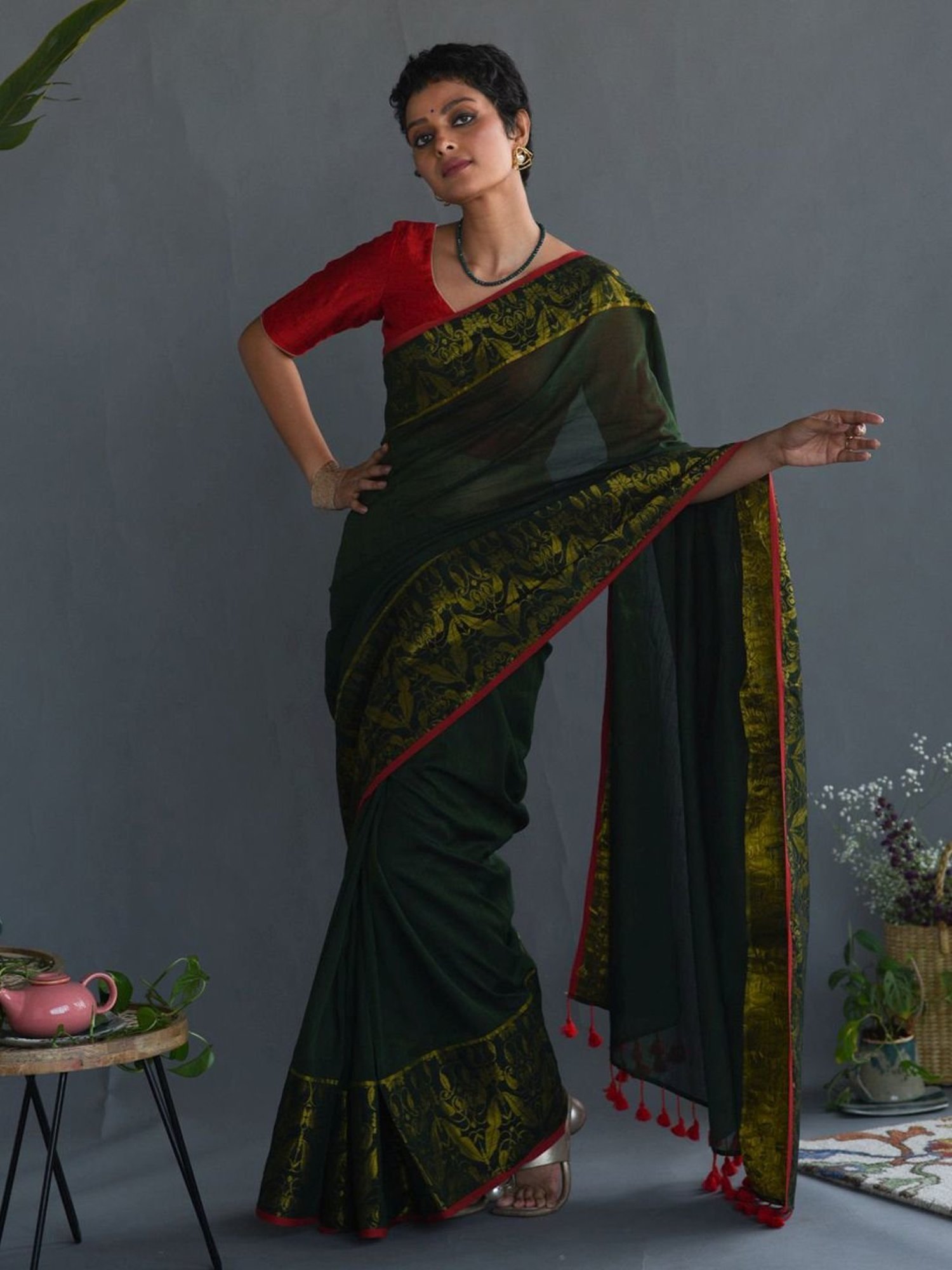 Suta Green Cotton Woven Saree Without Blouse