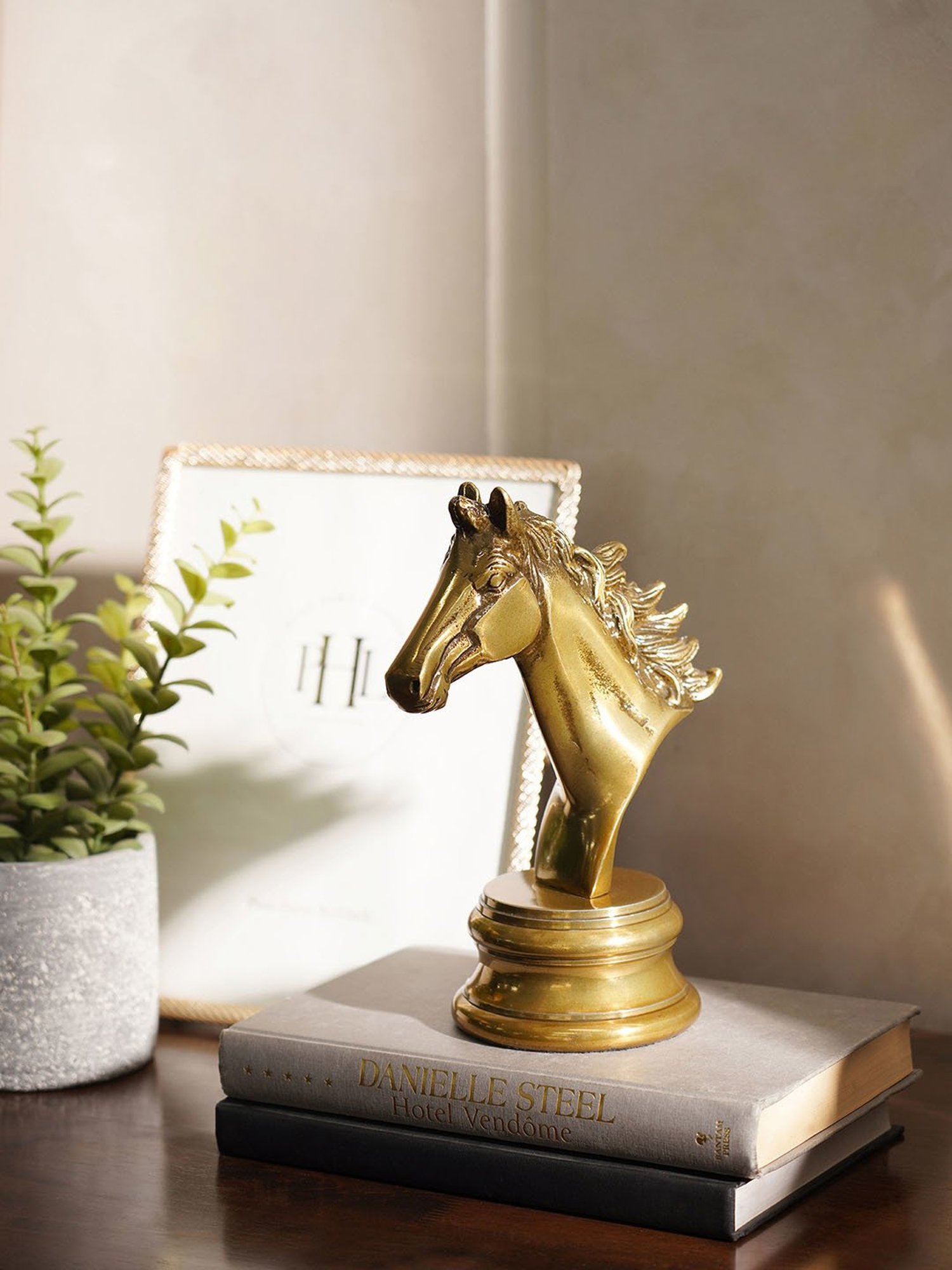 Pure Home and Living Gold Aluminium Decorative Horse Head With Base