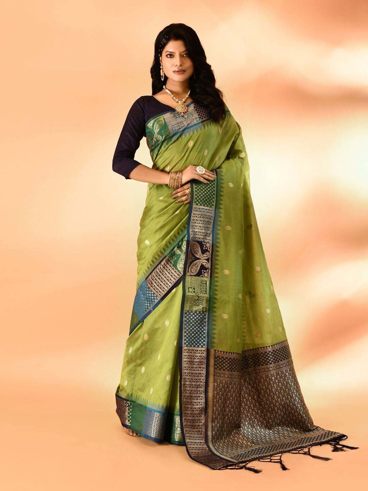 Elora Green Woven Saree With Unstitched Blouse