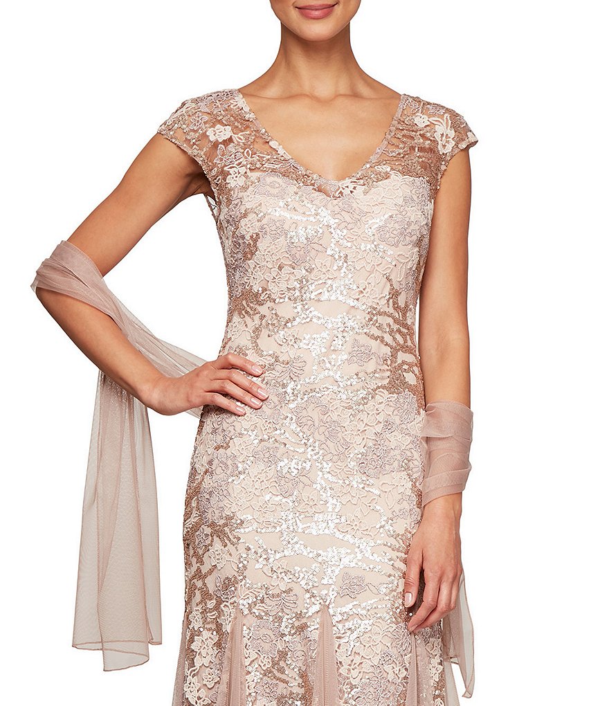 Jkara Petite Size 3/4 Sleeve Lined Illusion Crew Neck Beaded Gown