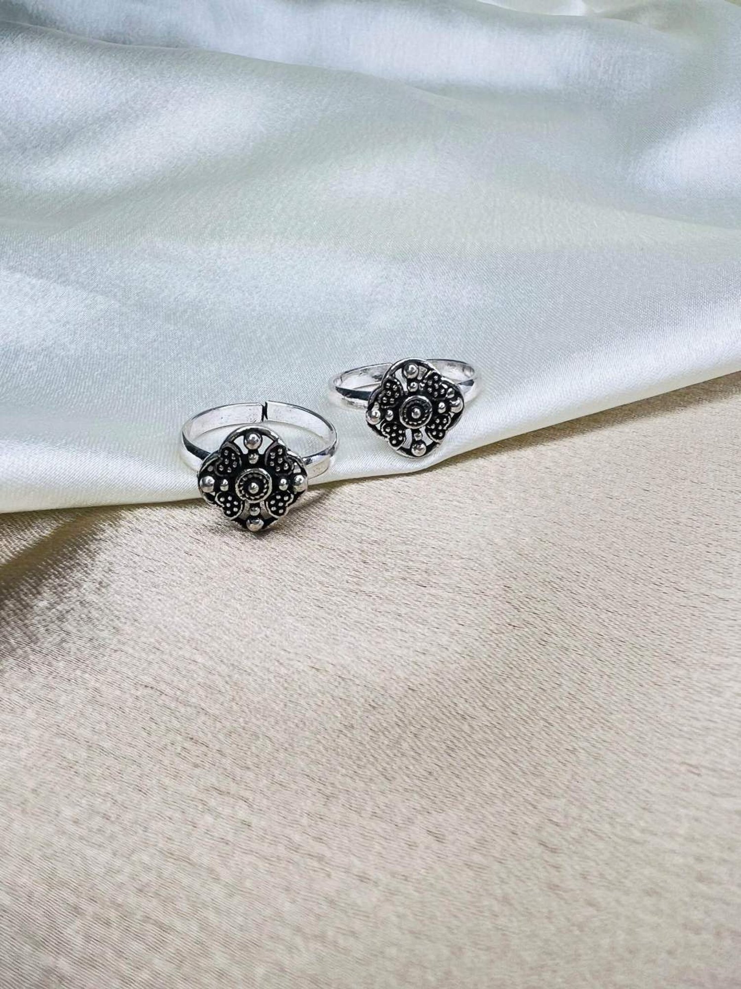 Arte Jewels 925 Sterling Silver Oxidized Toe Rings (Pair of 2)