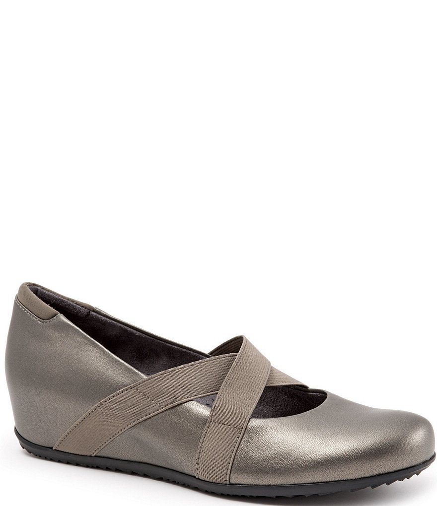 SoftWalk Waverly Leather Criss Cross Elastic Strap Slip-Ons