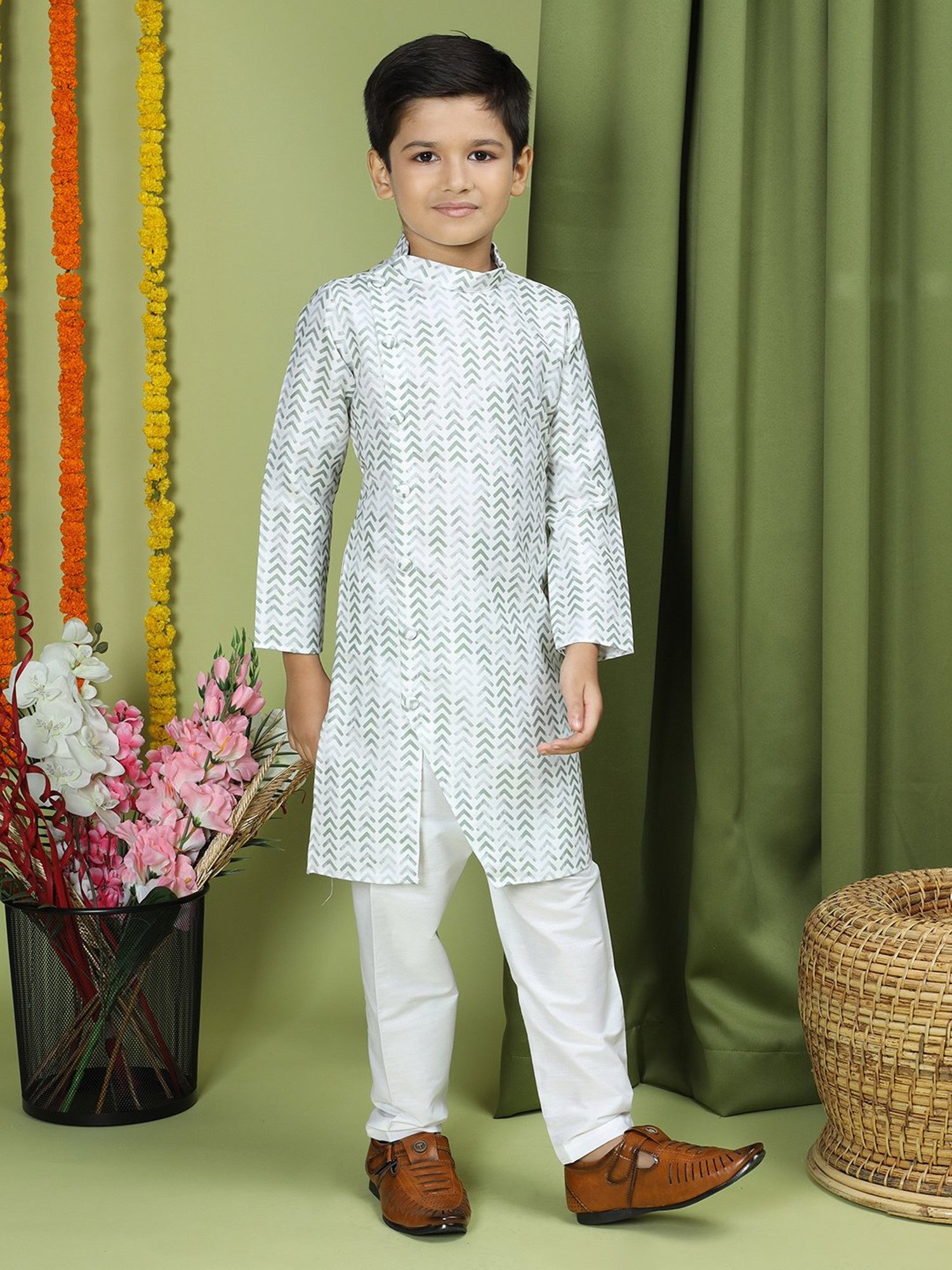 TABARD Kids White & Green Printed Full Sleeves Kurta with Pyjamas