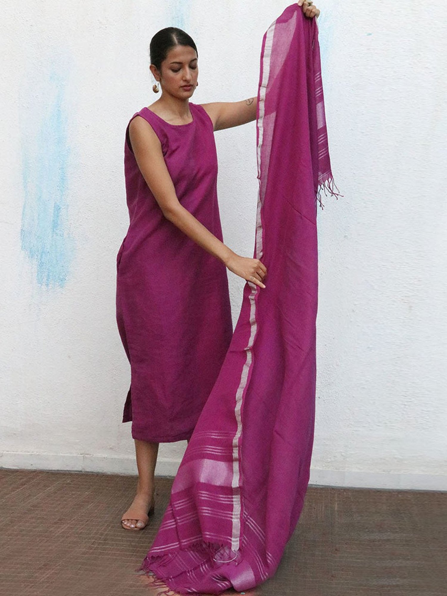 Chidiyaa Purple Breathe Nora Handwoven Linen Dupatta