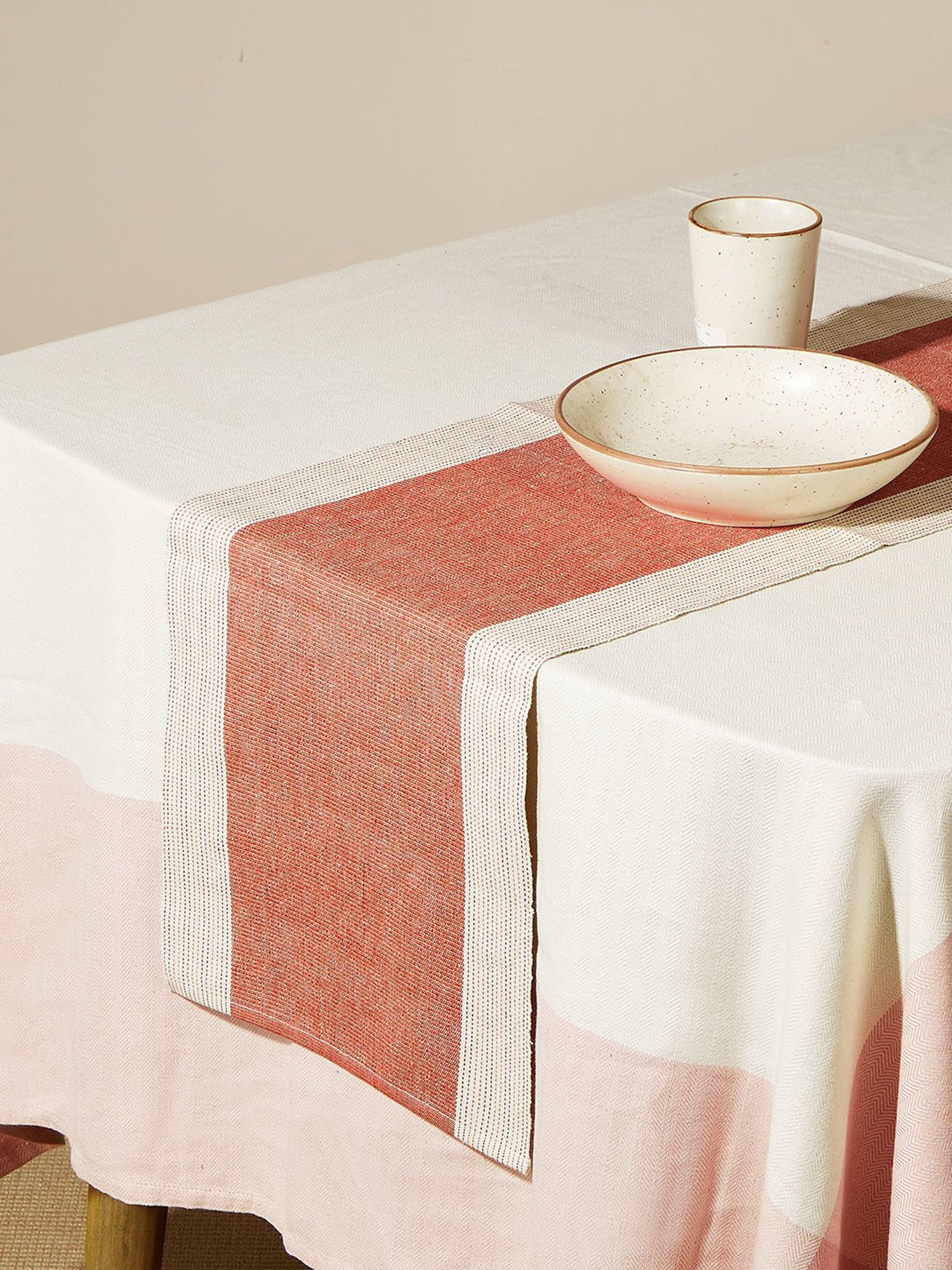 Juvale Placemats with Table Runner (Gold Foil, 6 Pieces)
