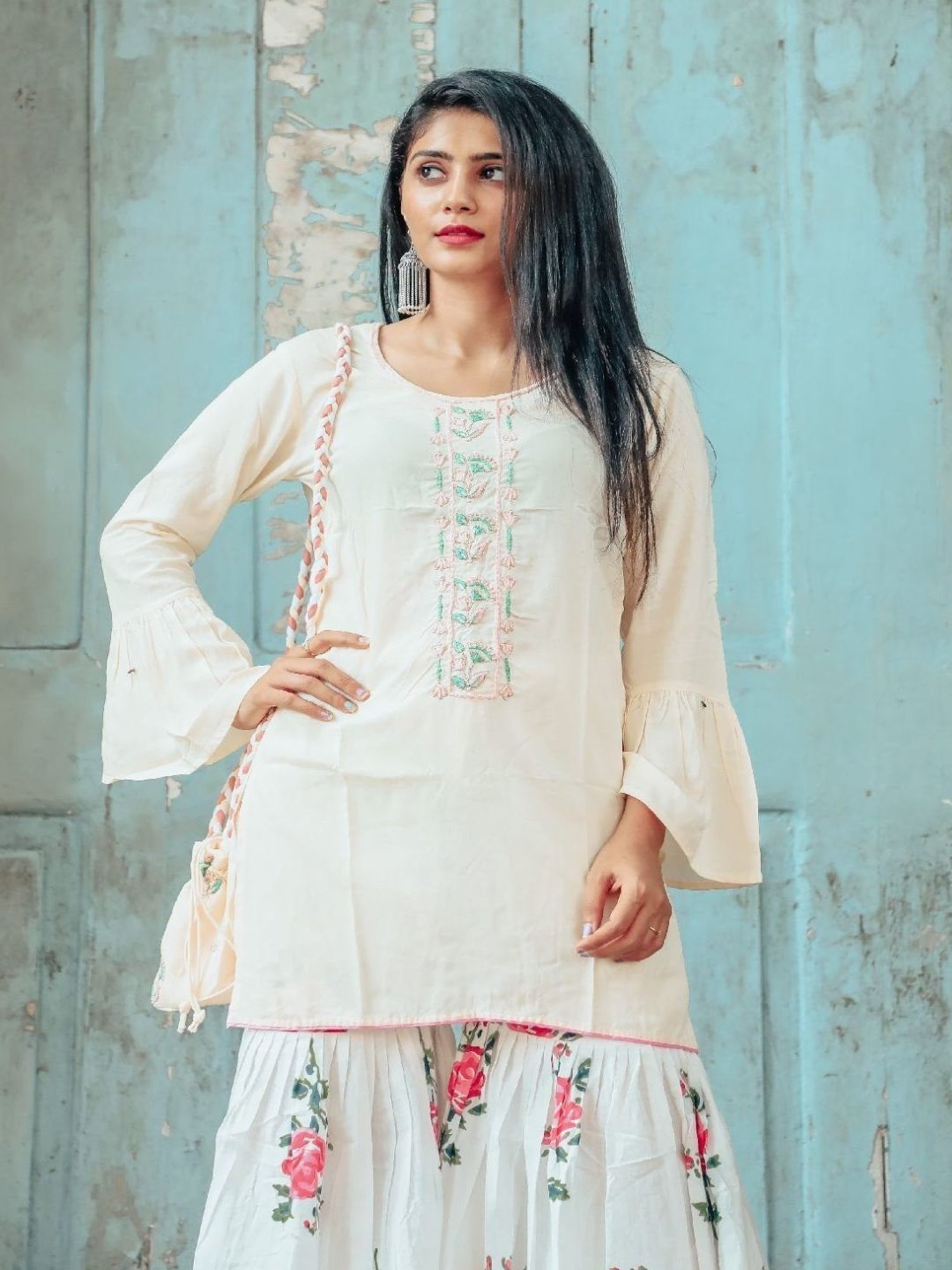Thread and Button Cream Hand Embroidered Kurta with Beautiful Potli