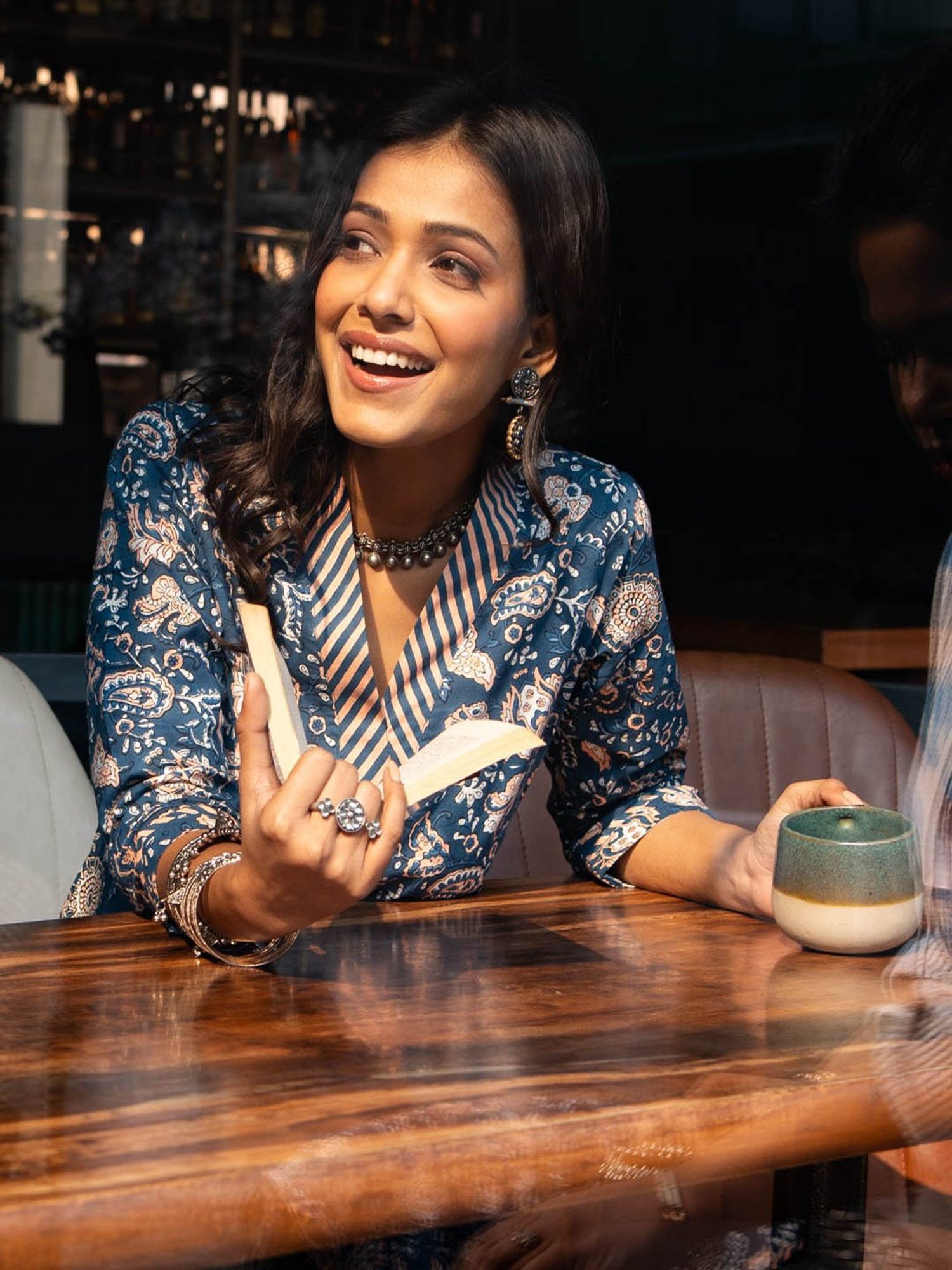 Akiso Blue Block Printed Straight Fit Kurta With Neck And Sleeve Details