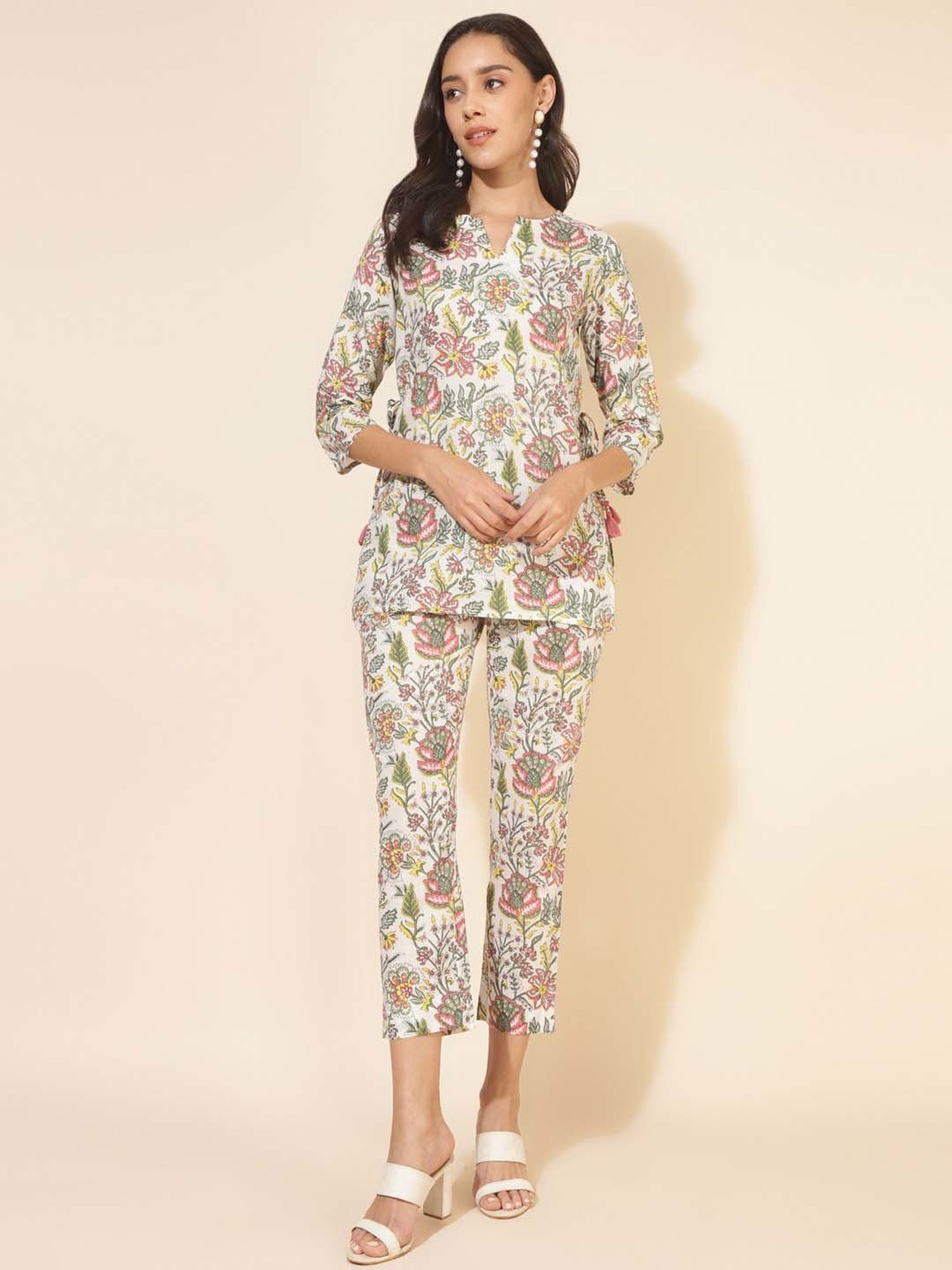 Janasya White Cotton Floral Print Kurti Pant Set