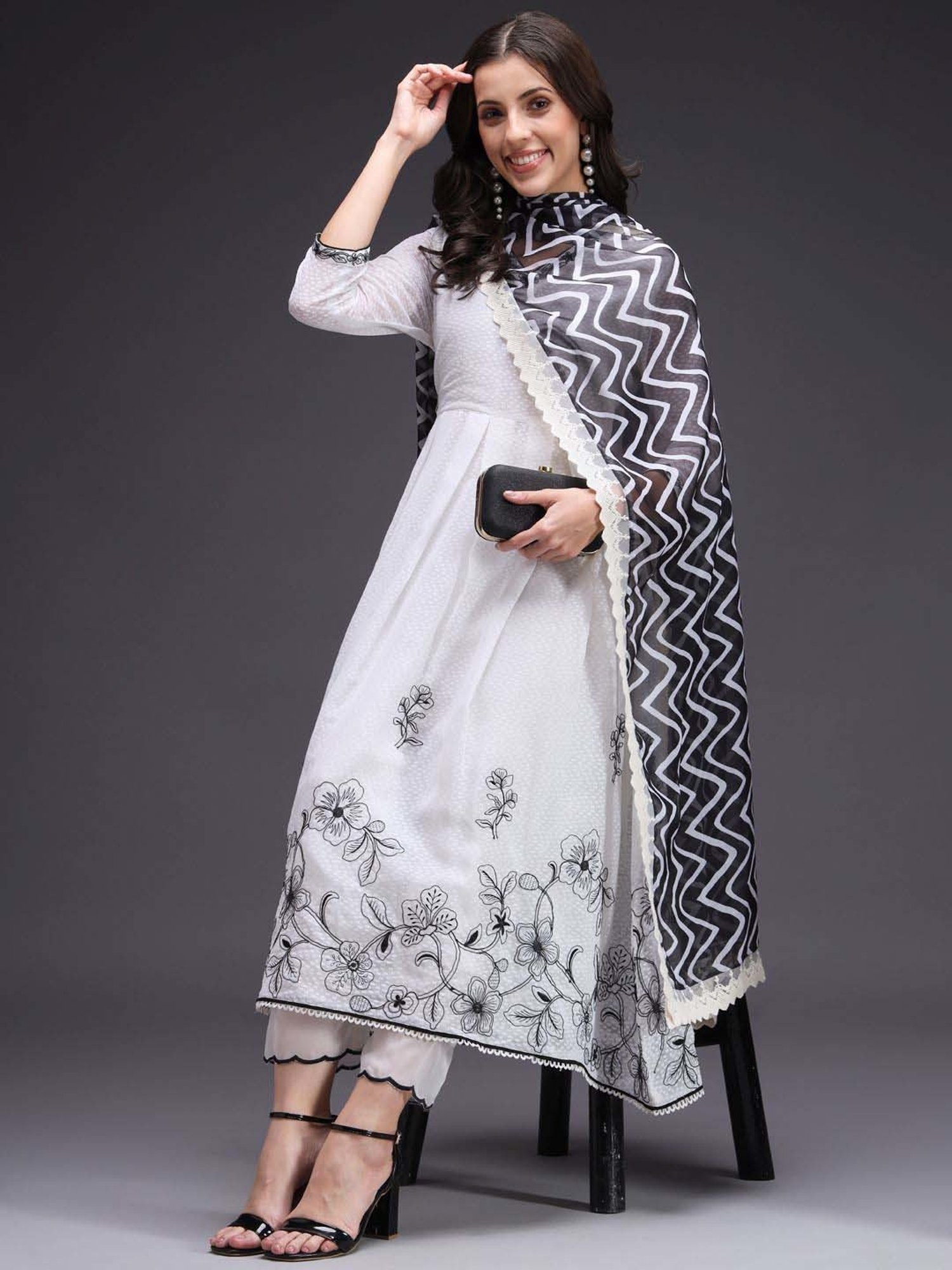 Heeposh White Embroidered Kurta Pant Set With Dupatta