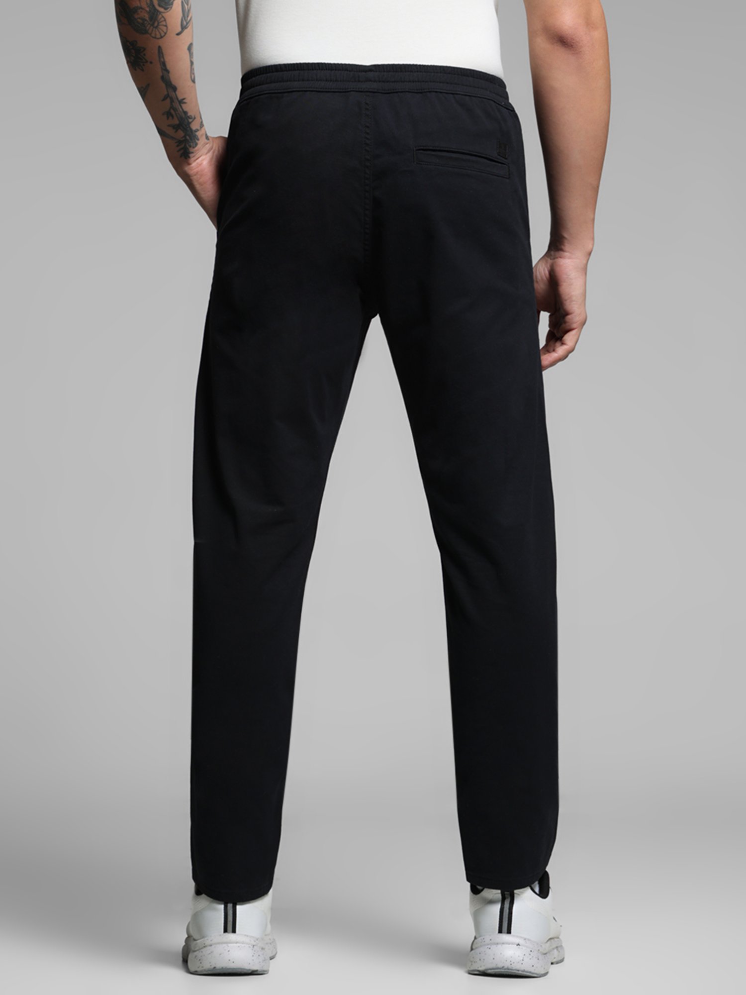 Jack & Jones Black Cotton Regular fit Solid Chinos