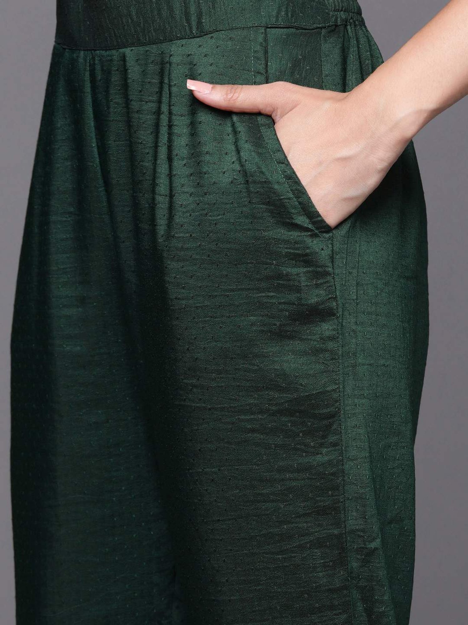 Varanga Green Embroidered Kurta Pant Set With Dupatta