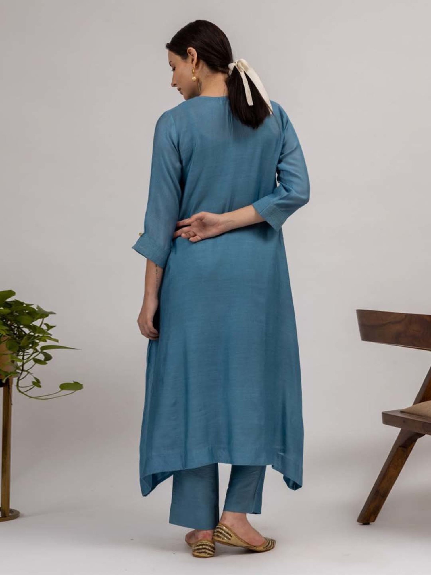 Mushio Blue & Grey Momento Stitch Detail Hand Woven Maheshwari Silk Kurta With Slip