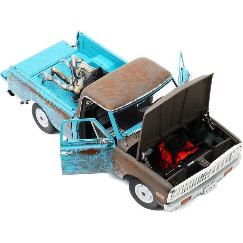 1971 Chevrolet C10 Pickup Truck Weathered with Alien Figurine "Independence Day" (1996) Movie 1/18 Diecast Model by Highway 61