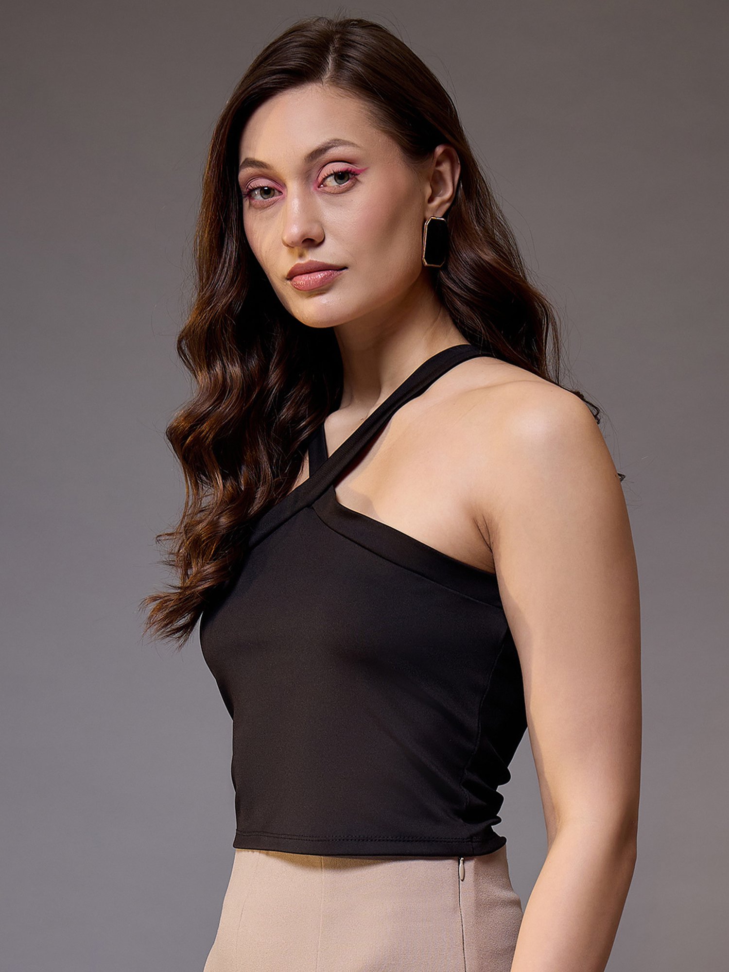 KASSUALLY Black Relaxed Fit Crop Top