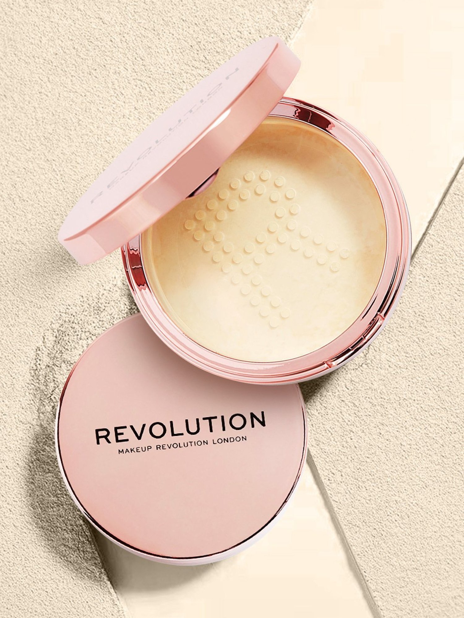 Makeup Revolution Conceal & Fix Light Yellow Loose Setting Powder - 13 gm