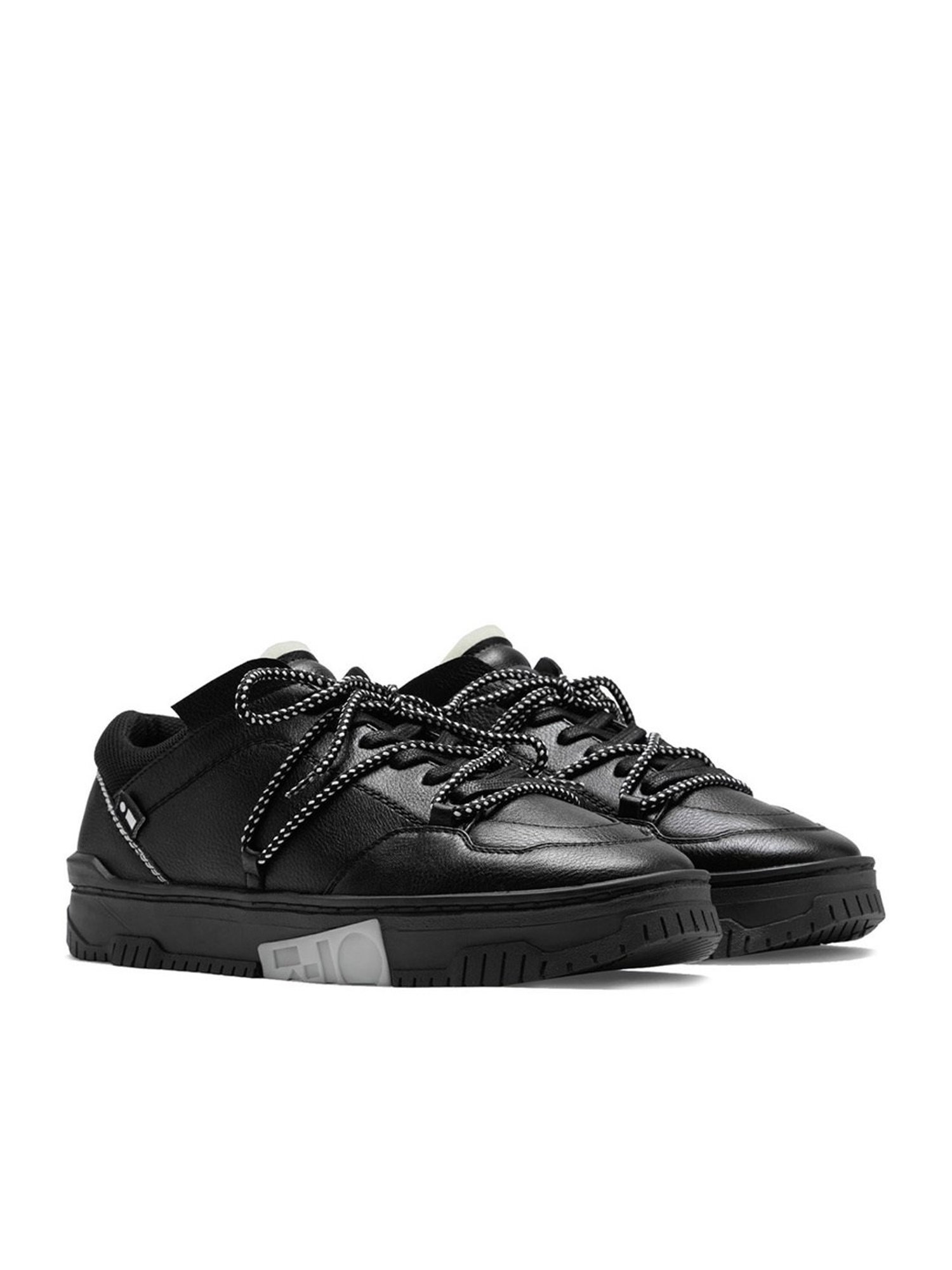 7-10 Men's 702 Elevate Street Black Low-Top Sneakers