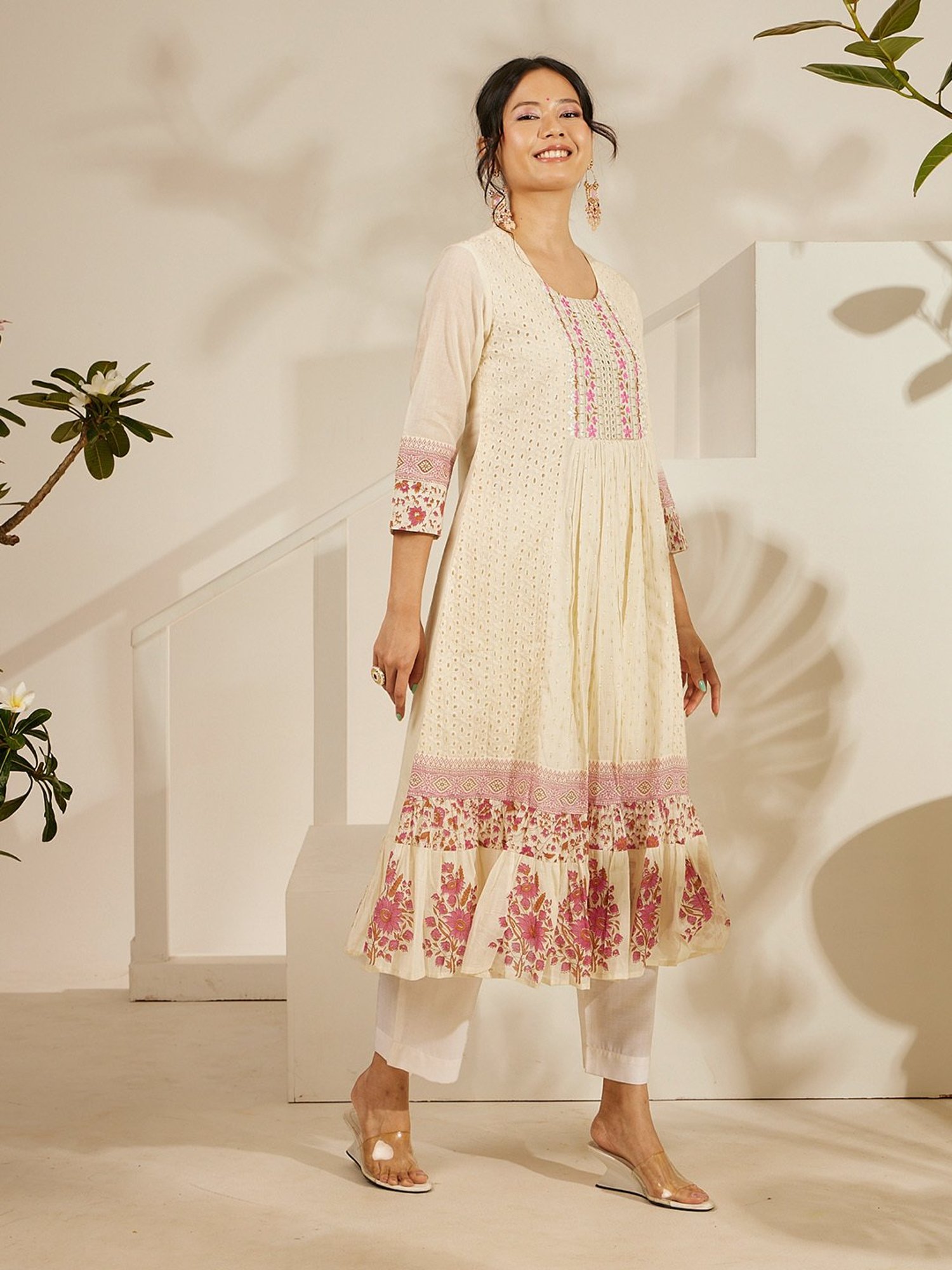 Daali Cream Mul V Neck 3/4 Sleeves Summery Whites Kurta with Two Pockets