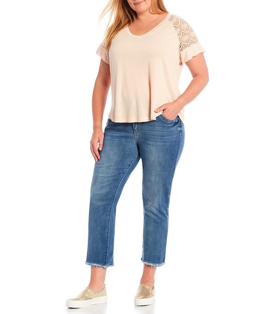 Democracy Plus Size Lace Short Sleeve V-Neck Surplus Shirttail Hem Knit Top