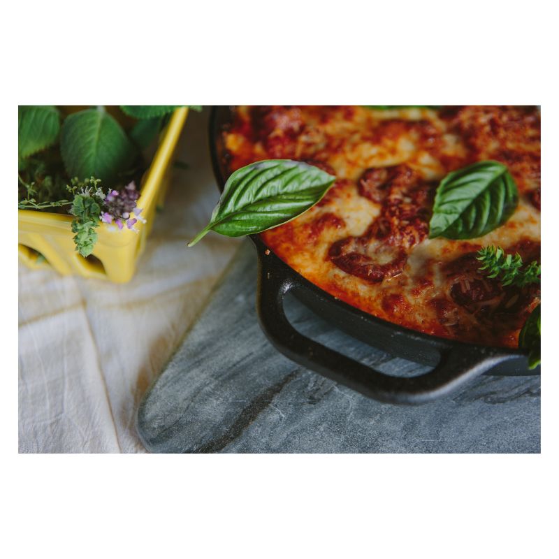 Victoria Seasoned Cast Iron Skillet 12" Black