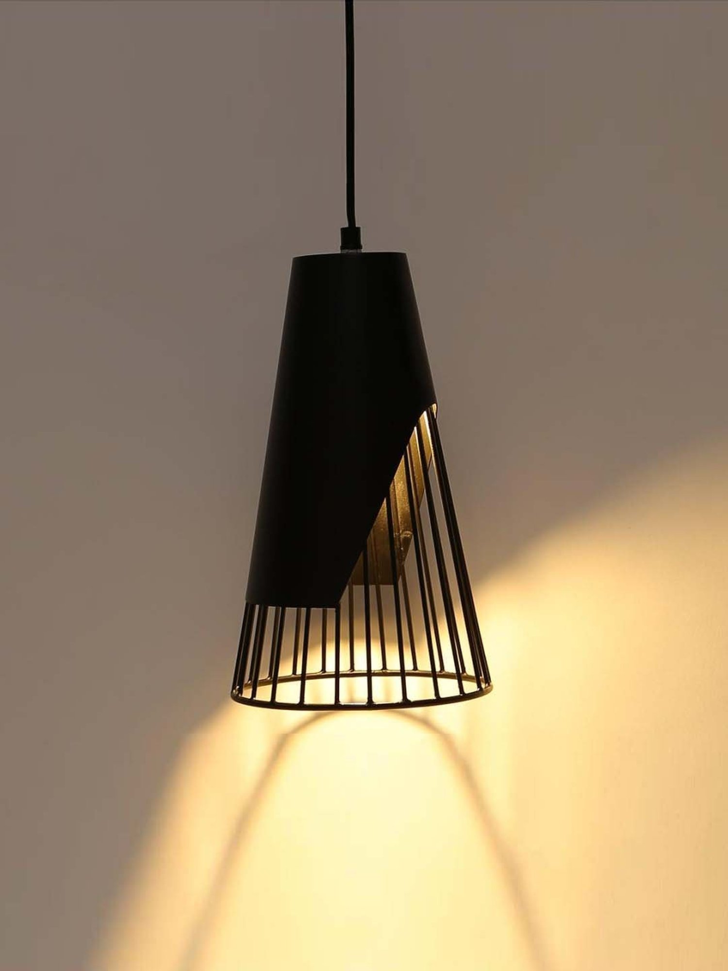 Home4U 'Ellen' Black Mild Steel Hanging Lamp - Set of 1