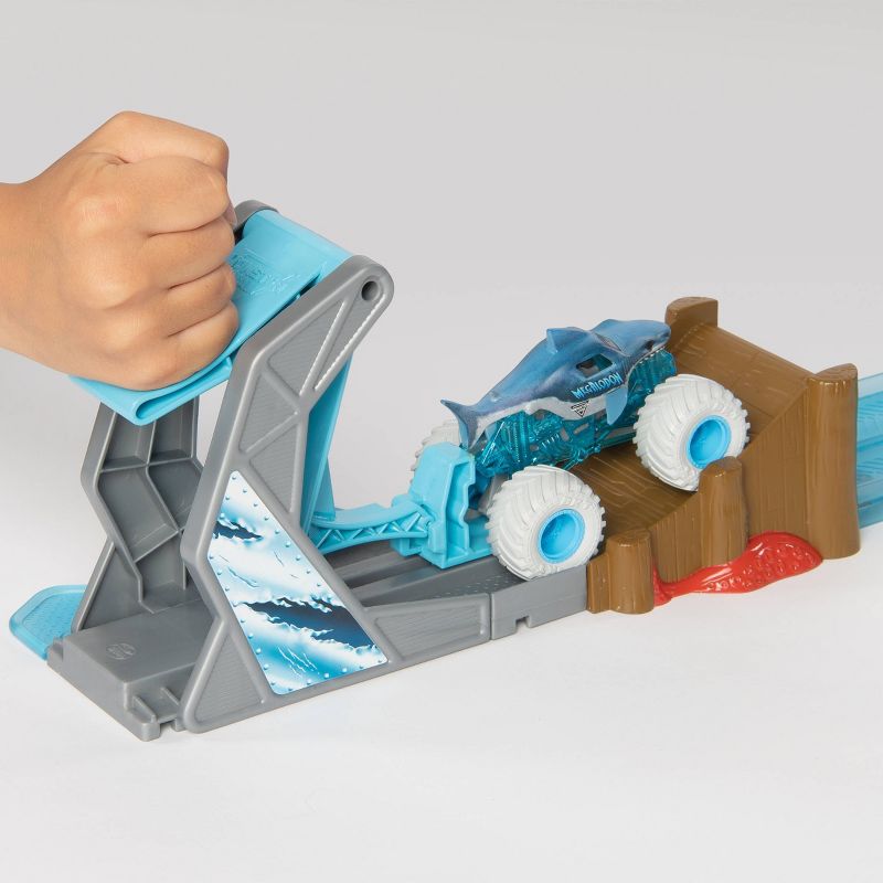 Monster Jam 1:64 Basic Stunt Playset Assortment - Shark Attack