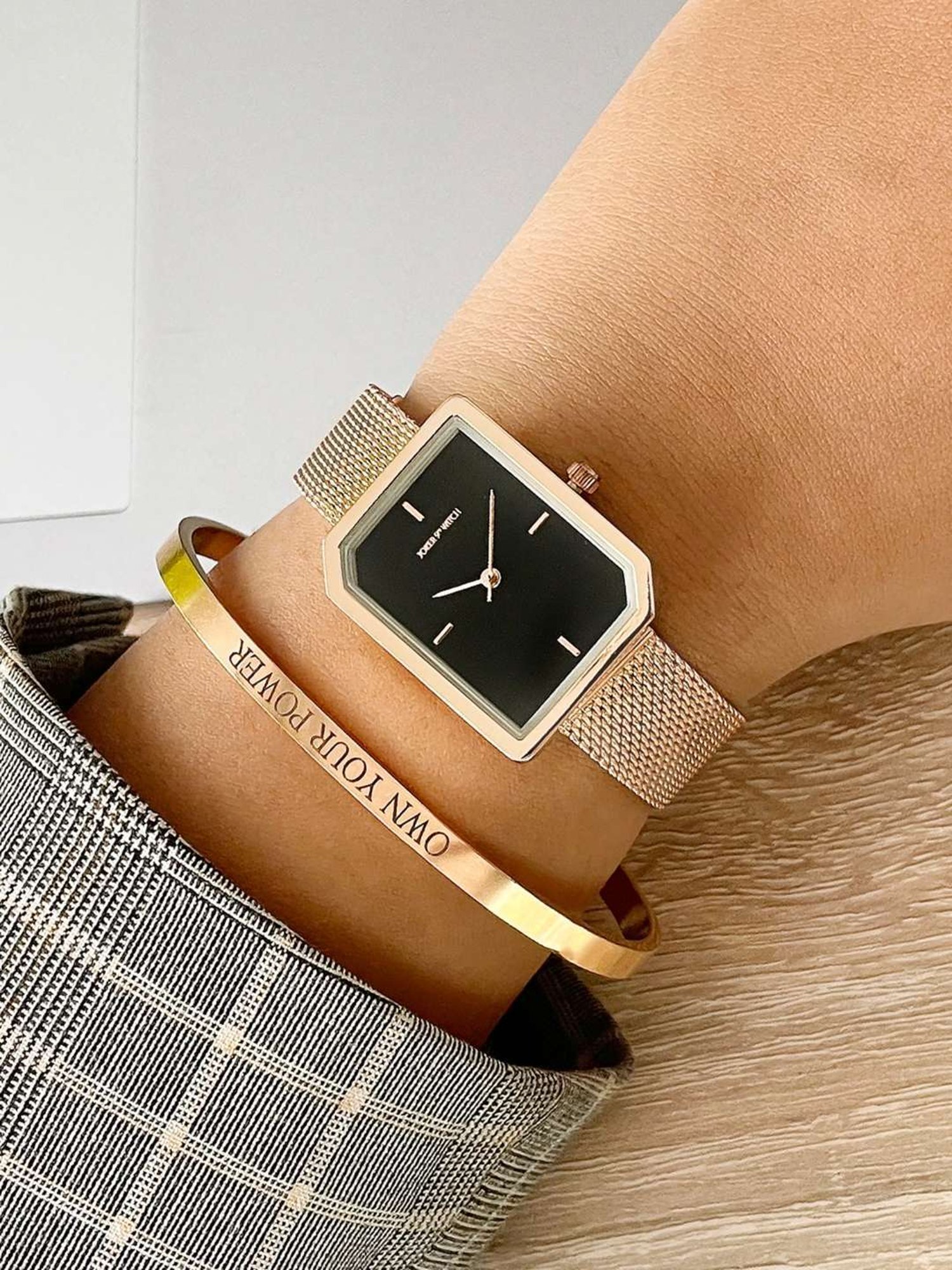 Joker & WItch JWLT582 Analog Watch for Women With Ring, Bracelet