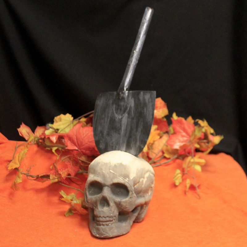 Halloween 18.0" Shovel In The Skull Bones Digging  -  Decorative Figurines