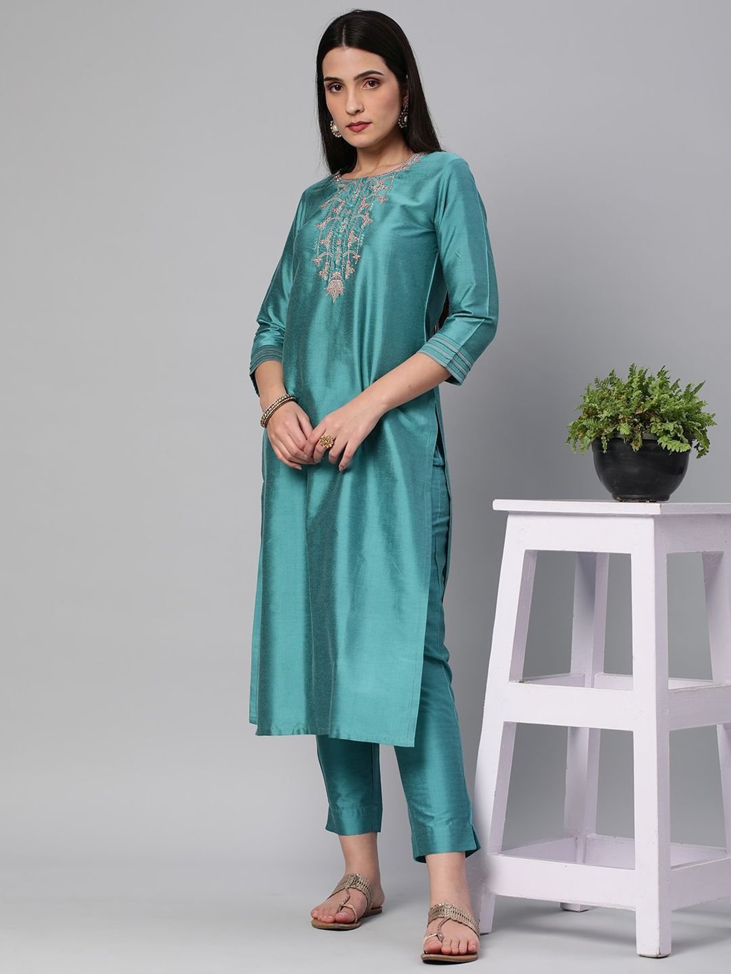Kami Kubi Blue Embellished Straight Kurta