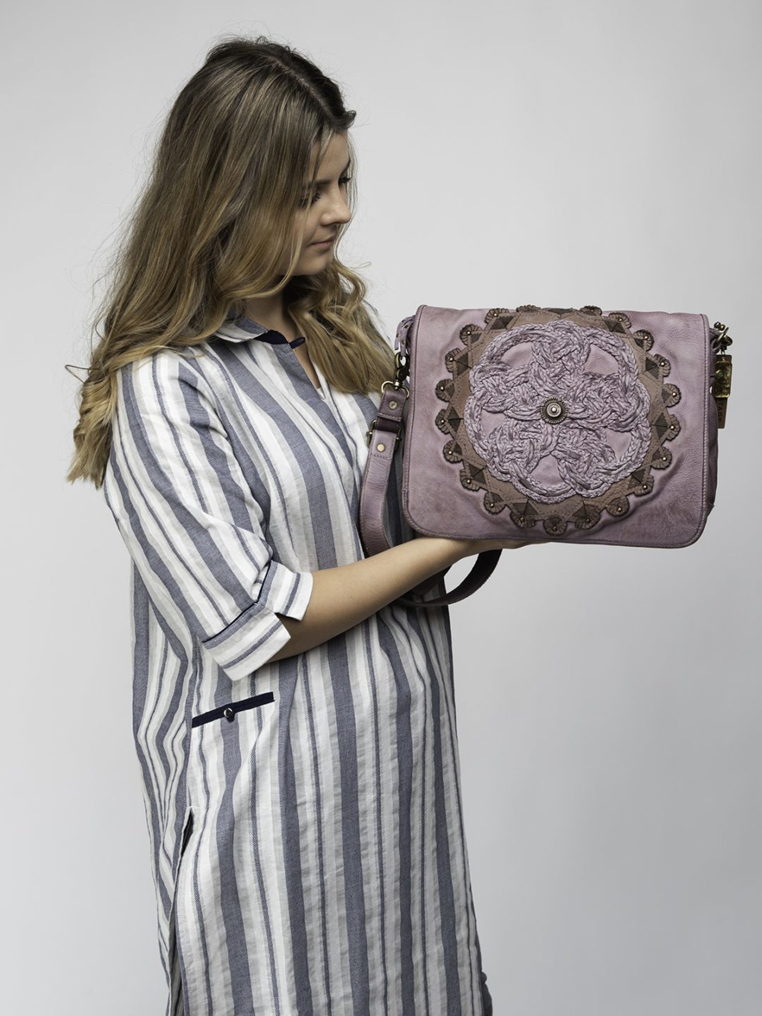 Art N Vintage Parma Quail Purple Leather Textured Medium Sling Handbag