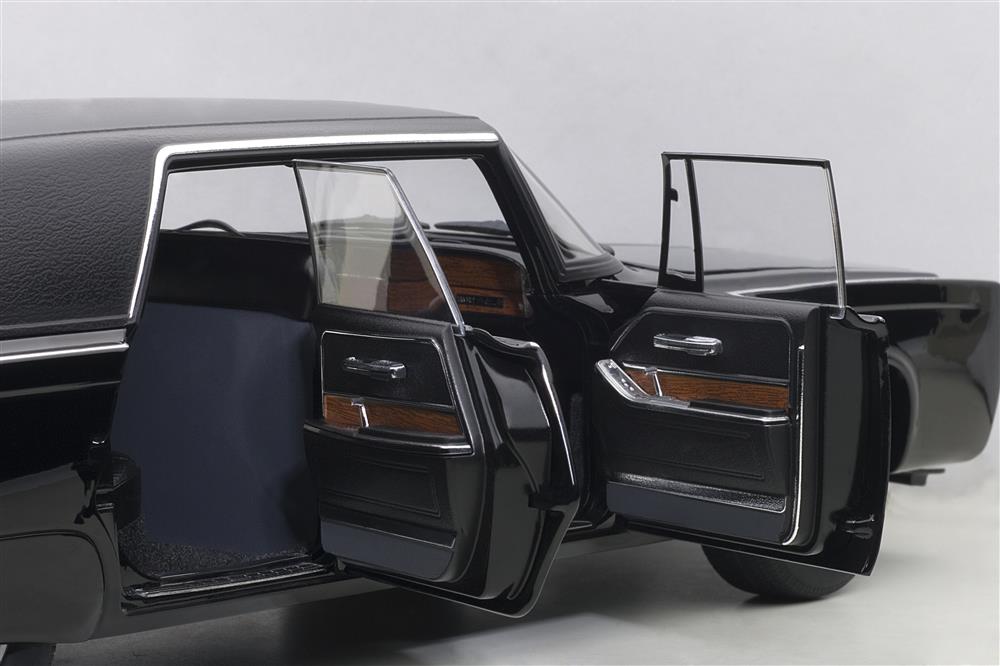 Black Beauty "The Green Hornet" (1966-1967) TV Series 1/18 Diecast Model Car by Autoart