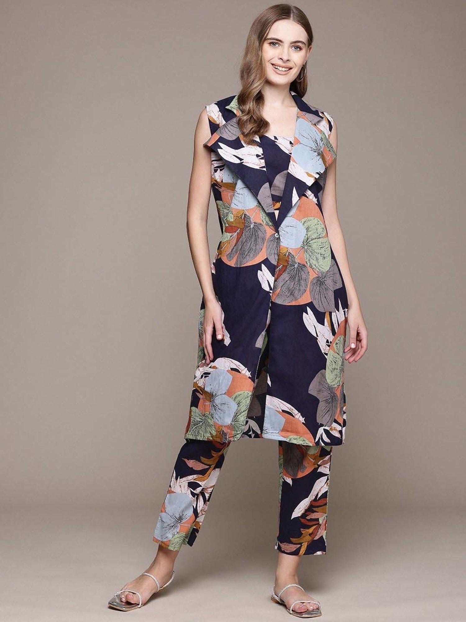 READIPRINT FASHIONS Black Cotton Printed Crop Top Pant Set With Jacket