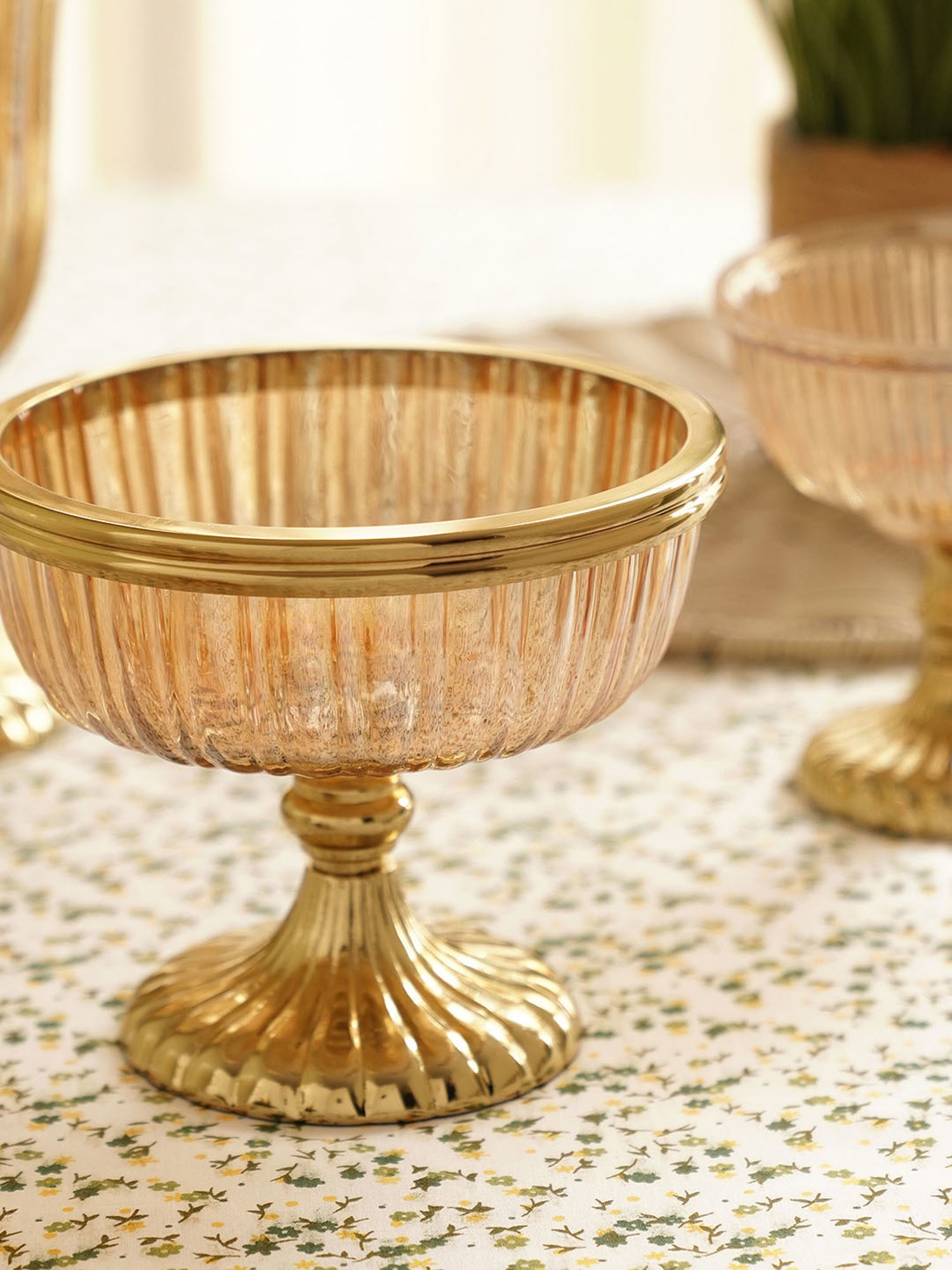 Pure Home and Living Gold Glass Decorative Bowl With Stand