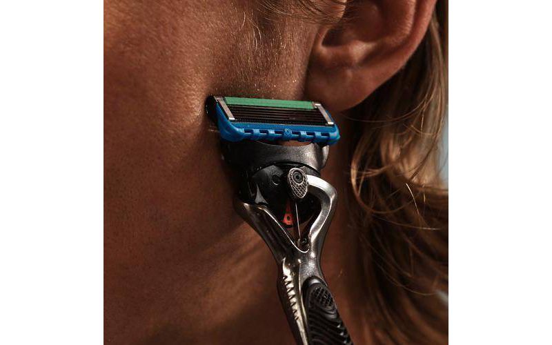 Gillette ProGlide Men's Razor + 2 Razor Blade Refills